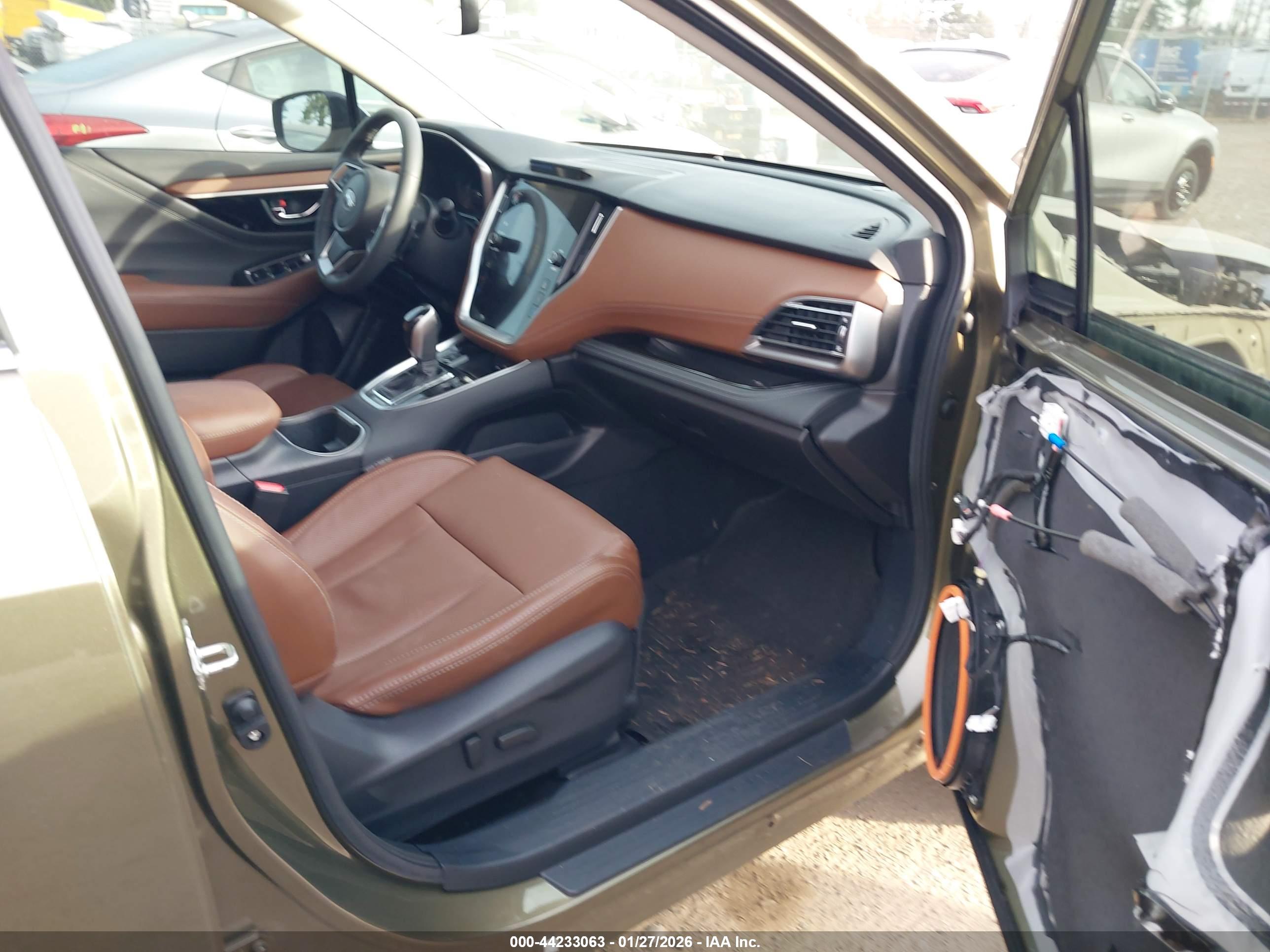 SUBARU OUTBACK image 5