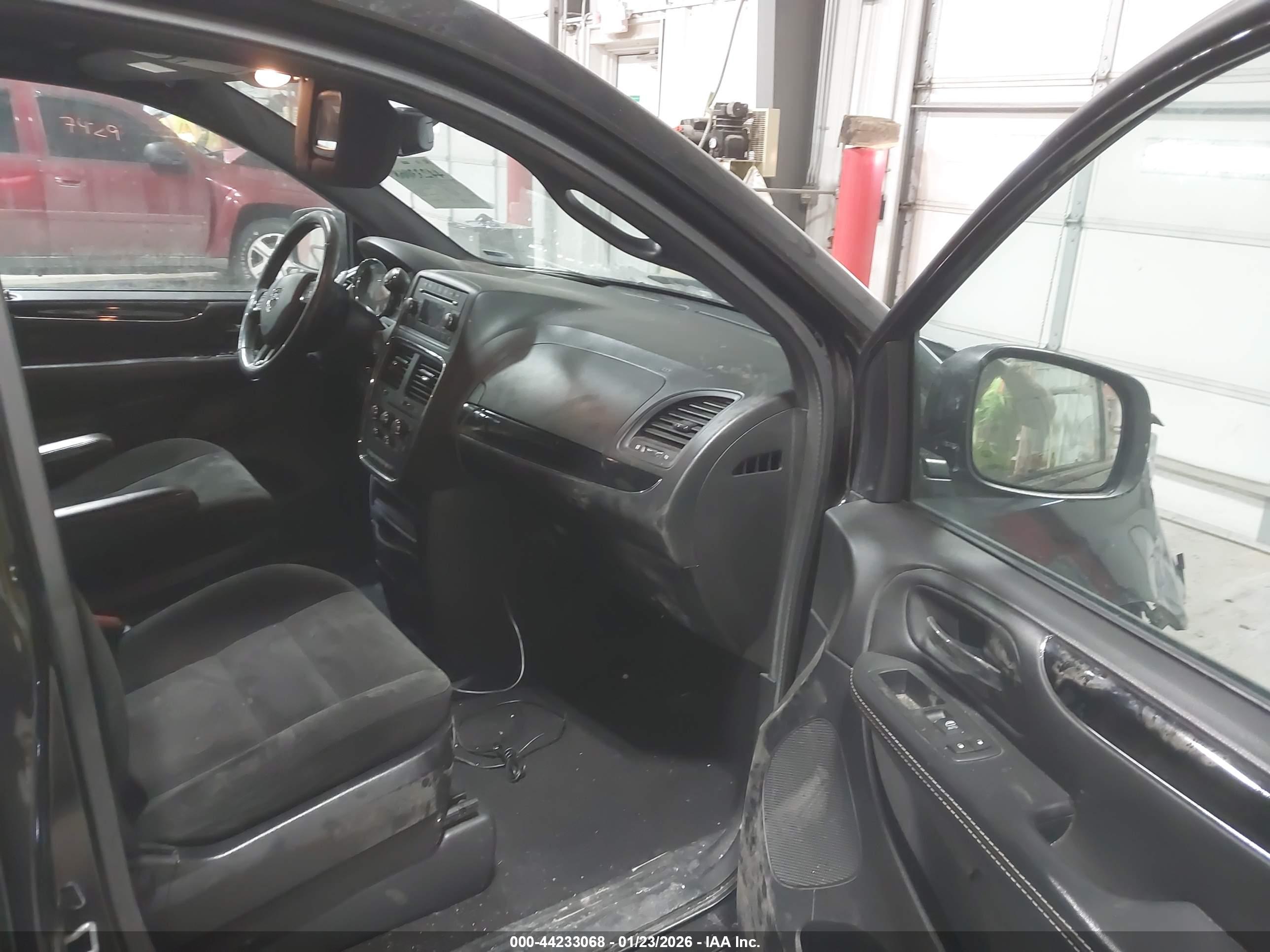 DODGE GRAND image 5