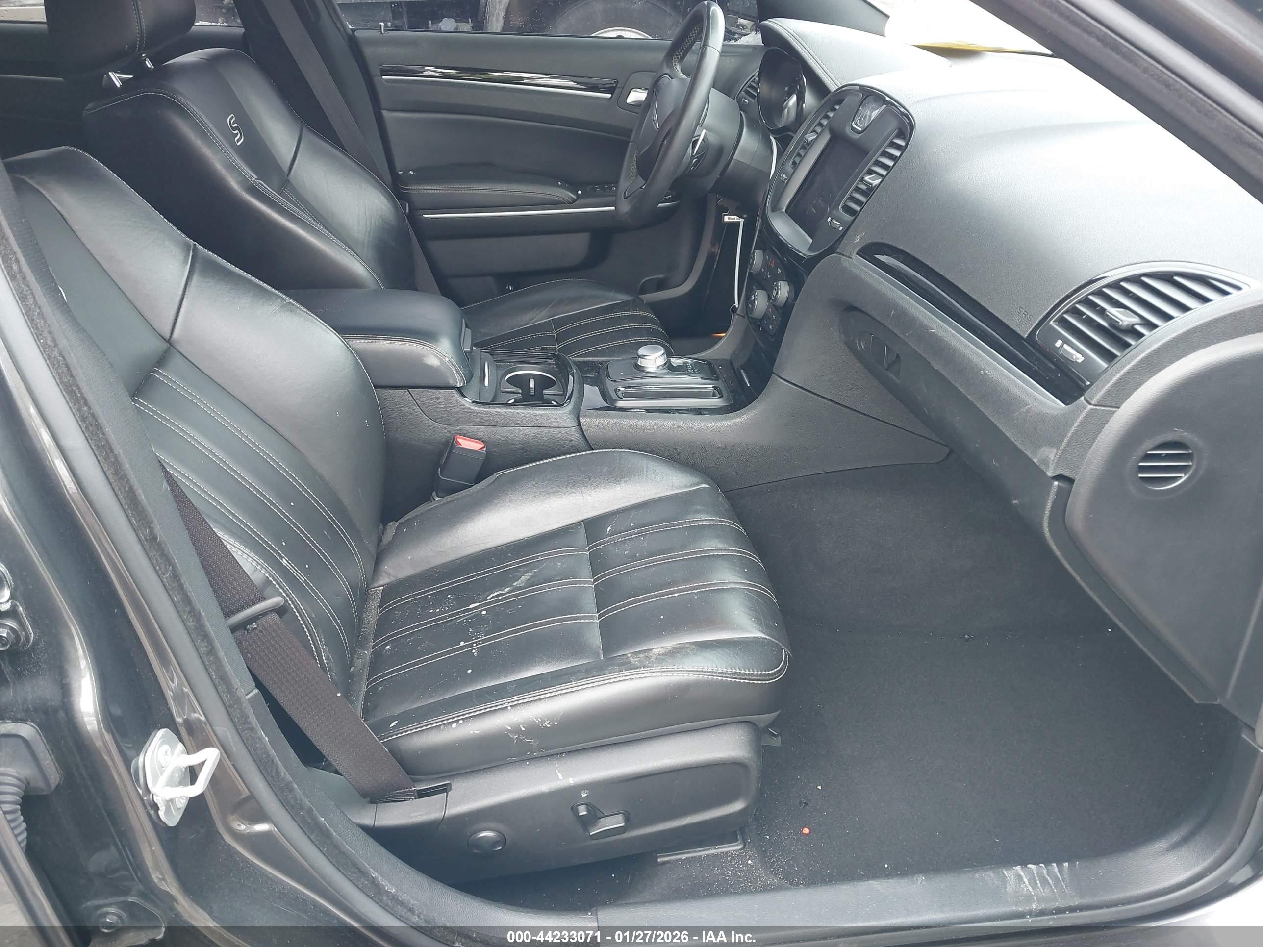 CHRYSLER 300 image 5