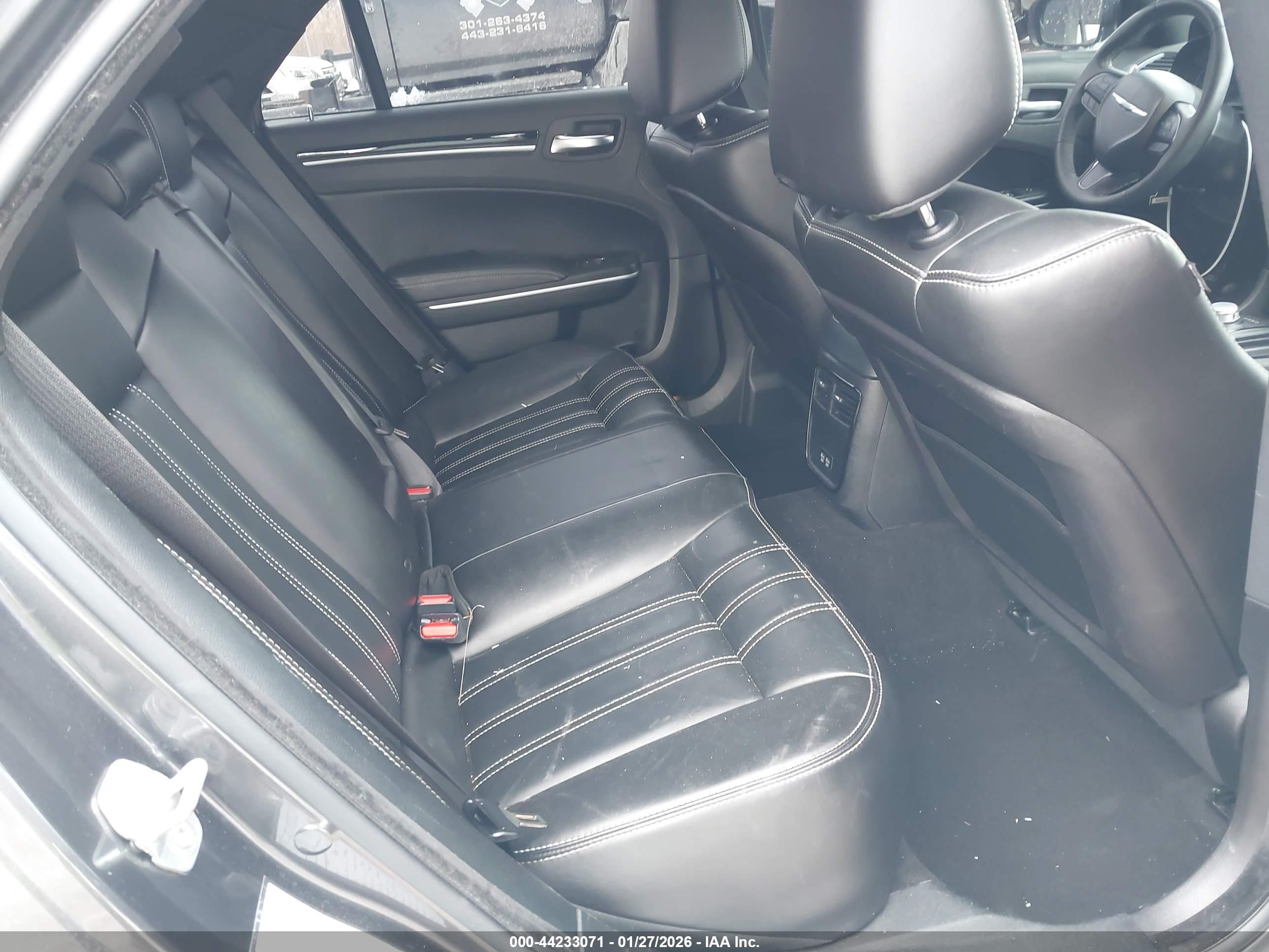 CHRYSLER 300 image 8