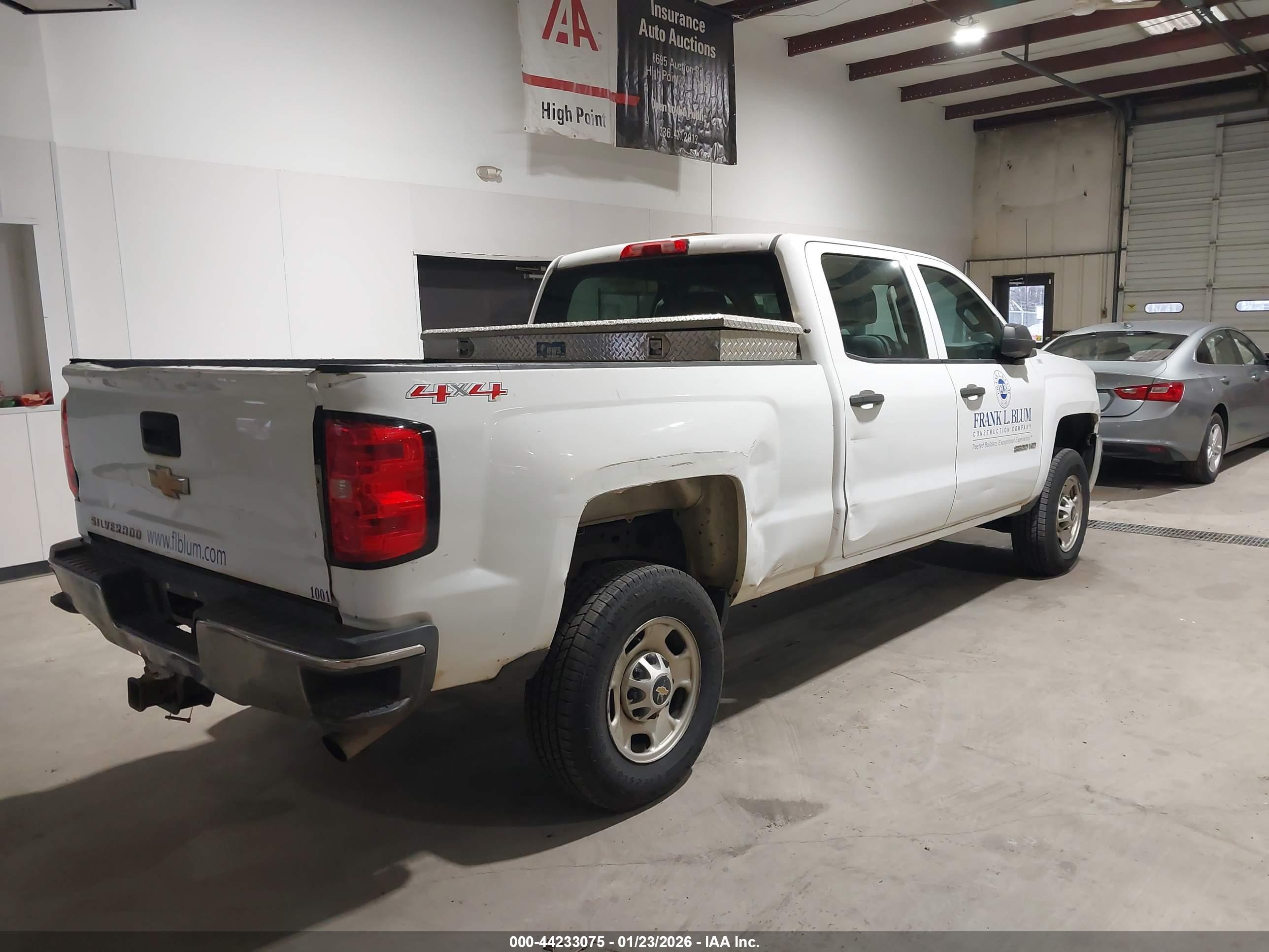 CHEVROLET SILVERADO image 4