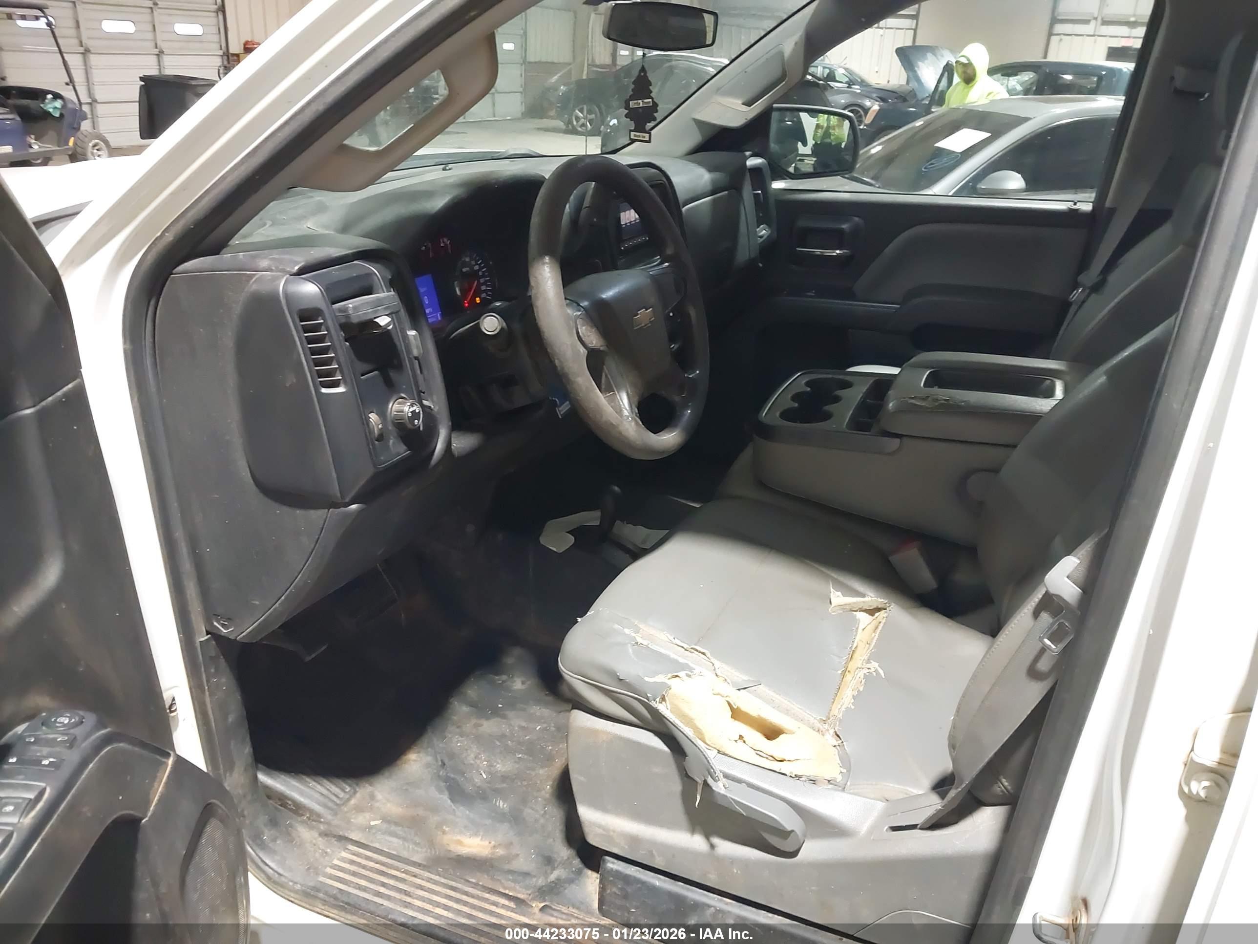 CHEVROLET SILVERADO image 5