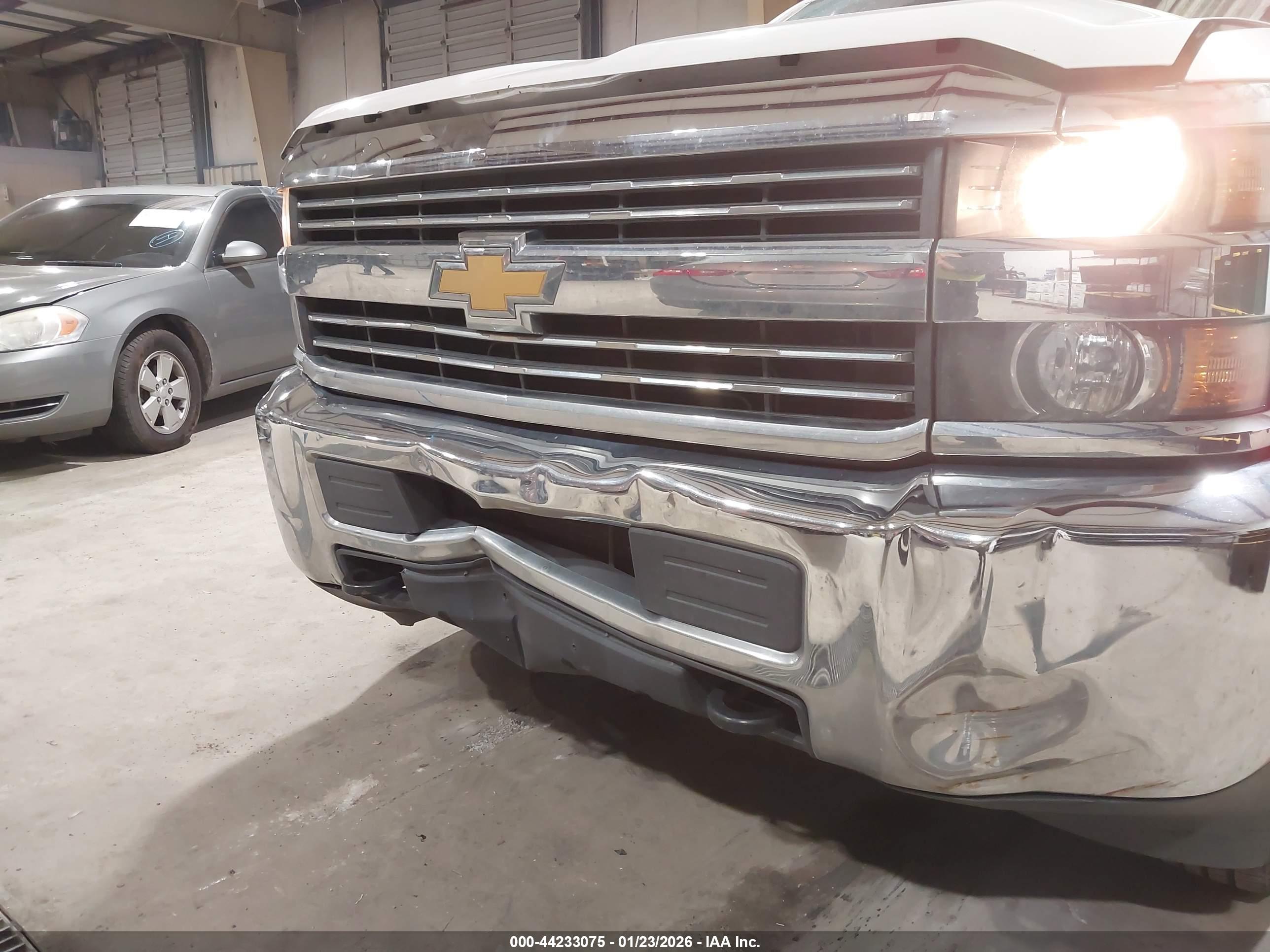 CHEVROLET SILVERADO image 6
