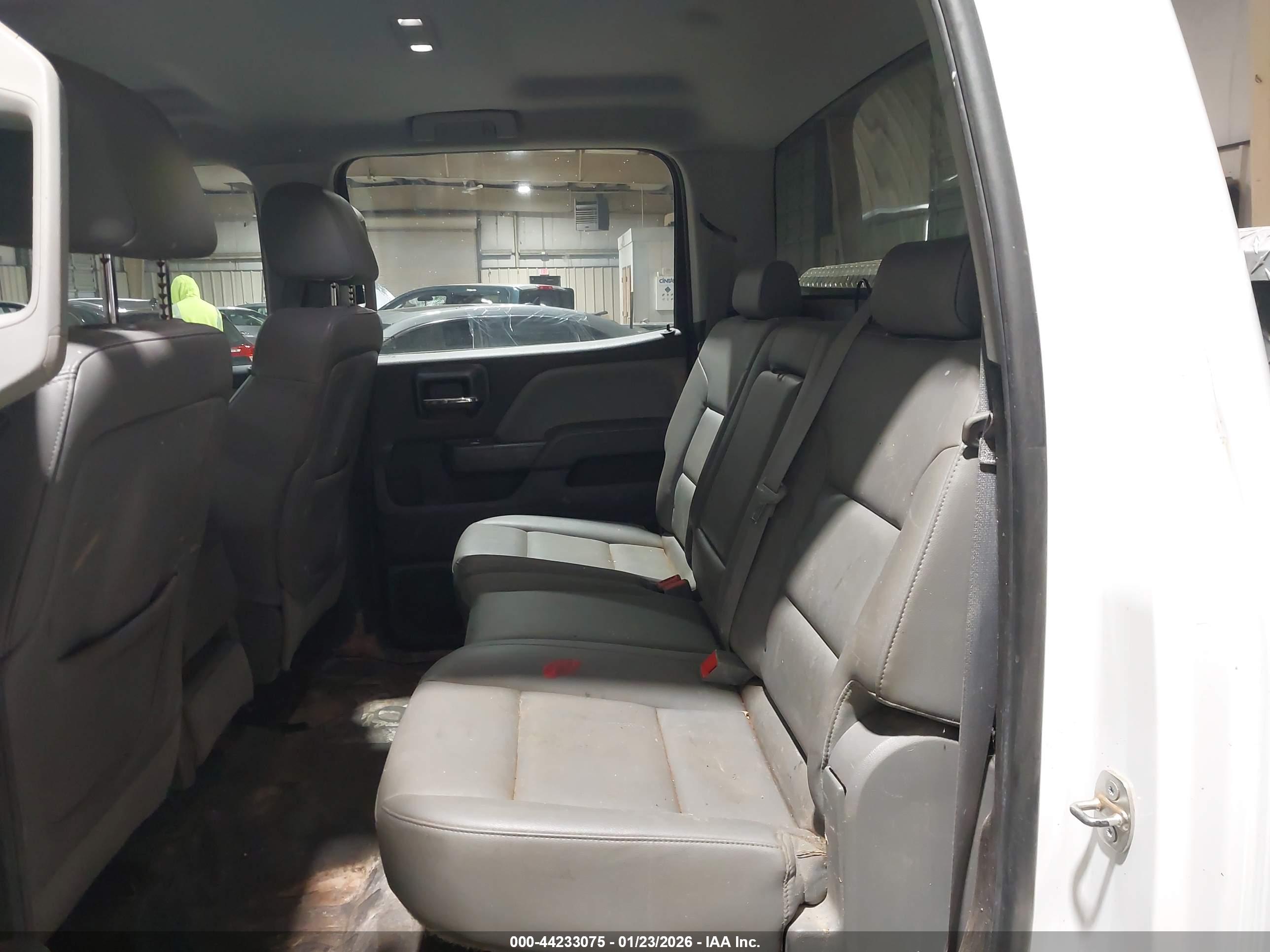 CHEVROLET SILVERADO image 8