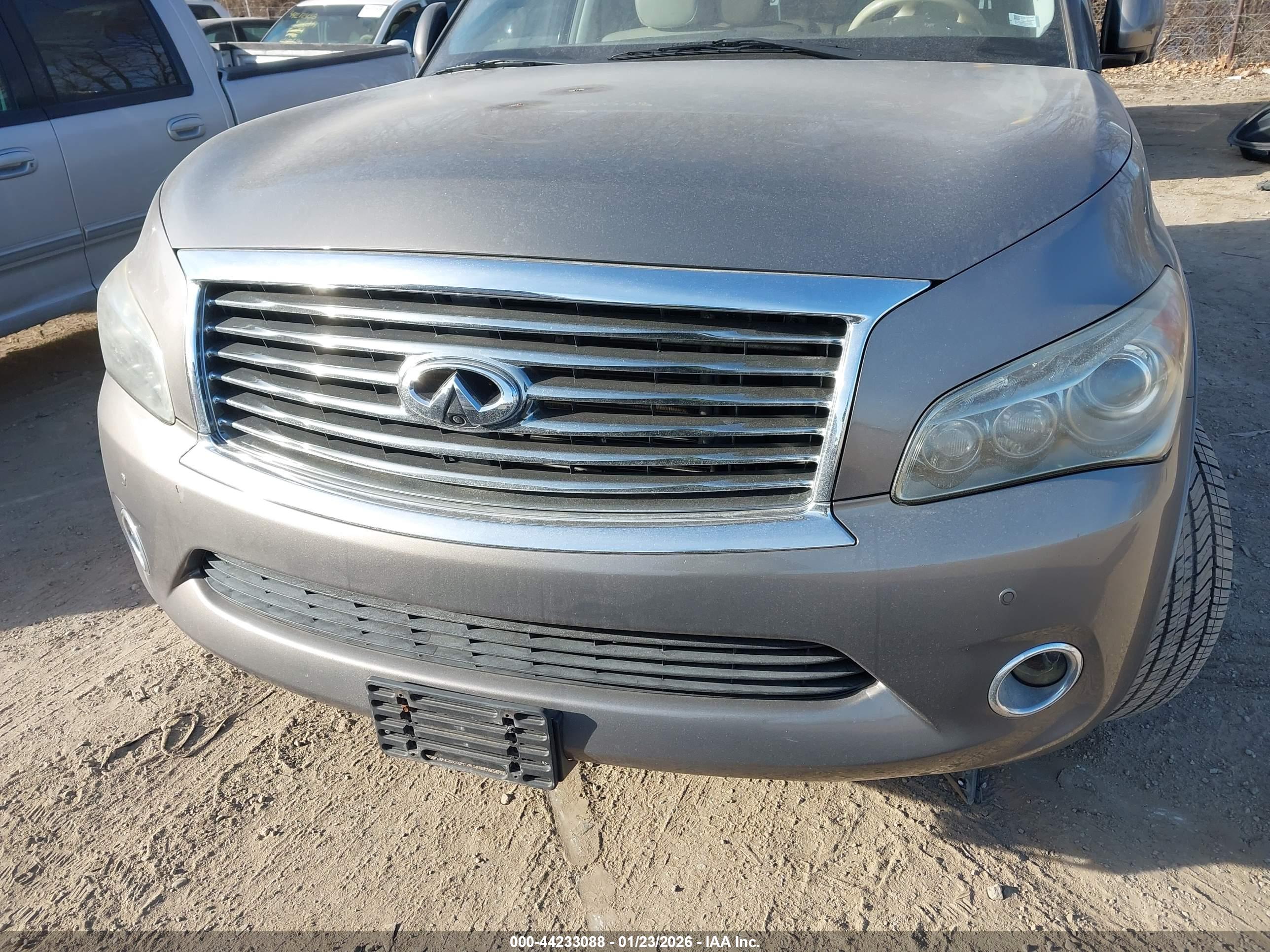 INFINITI QX56 image 6