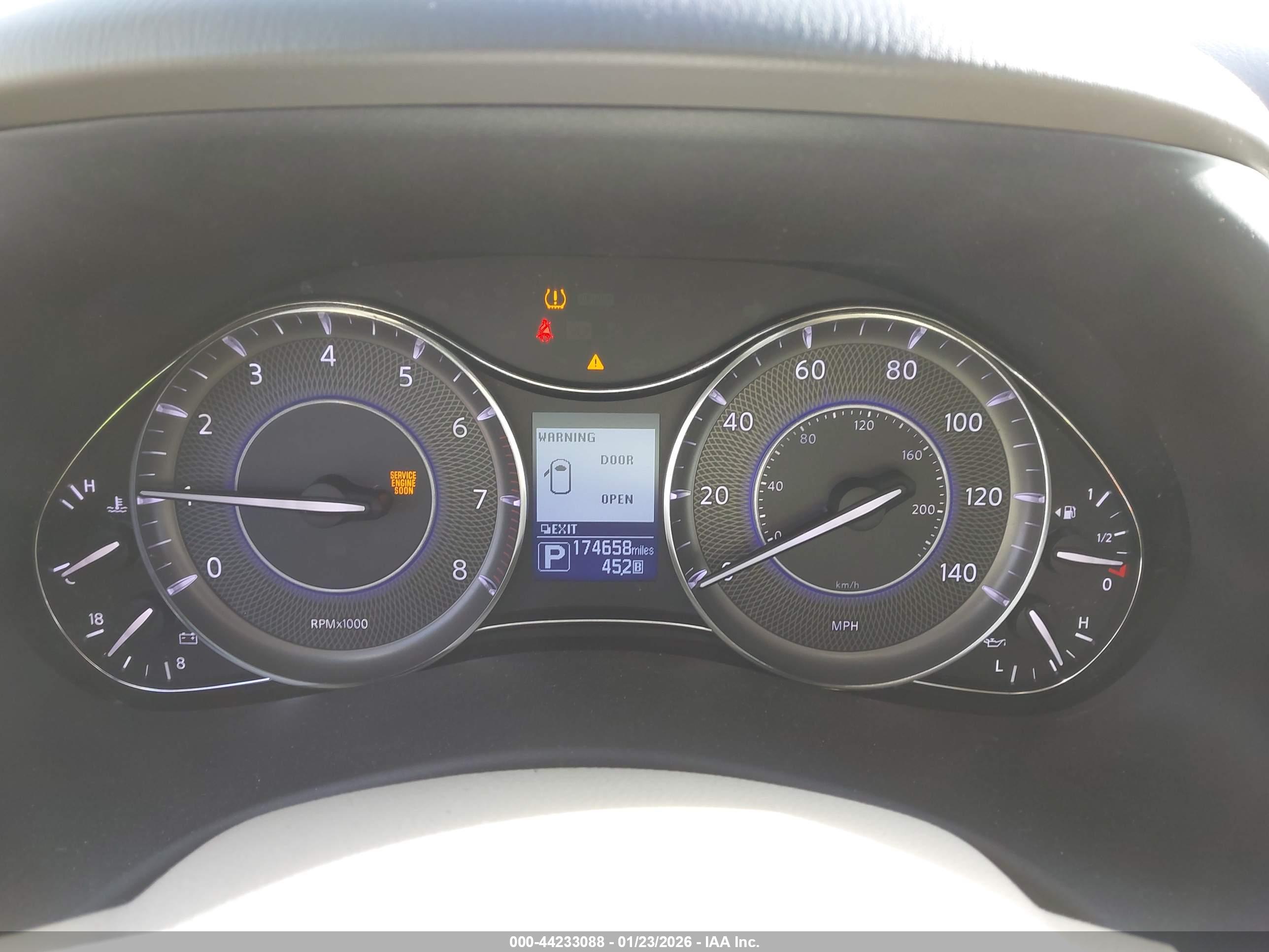 INFINITI QX56 image 7