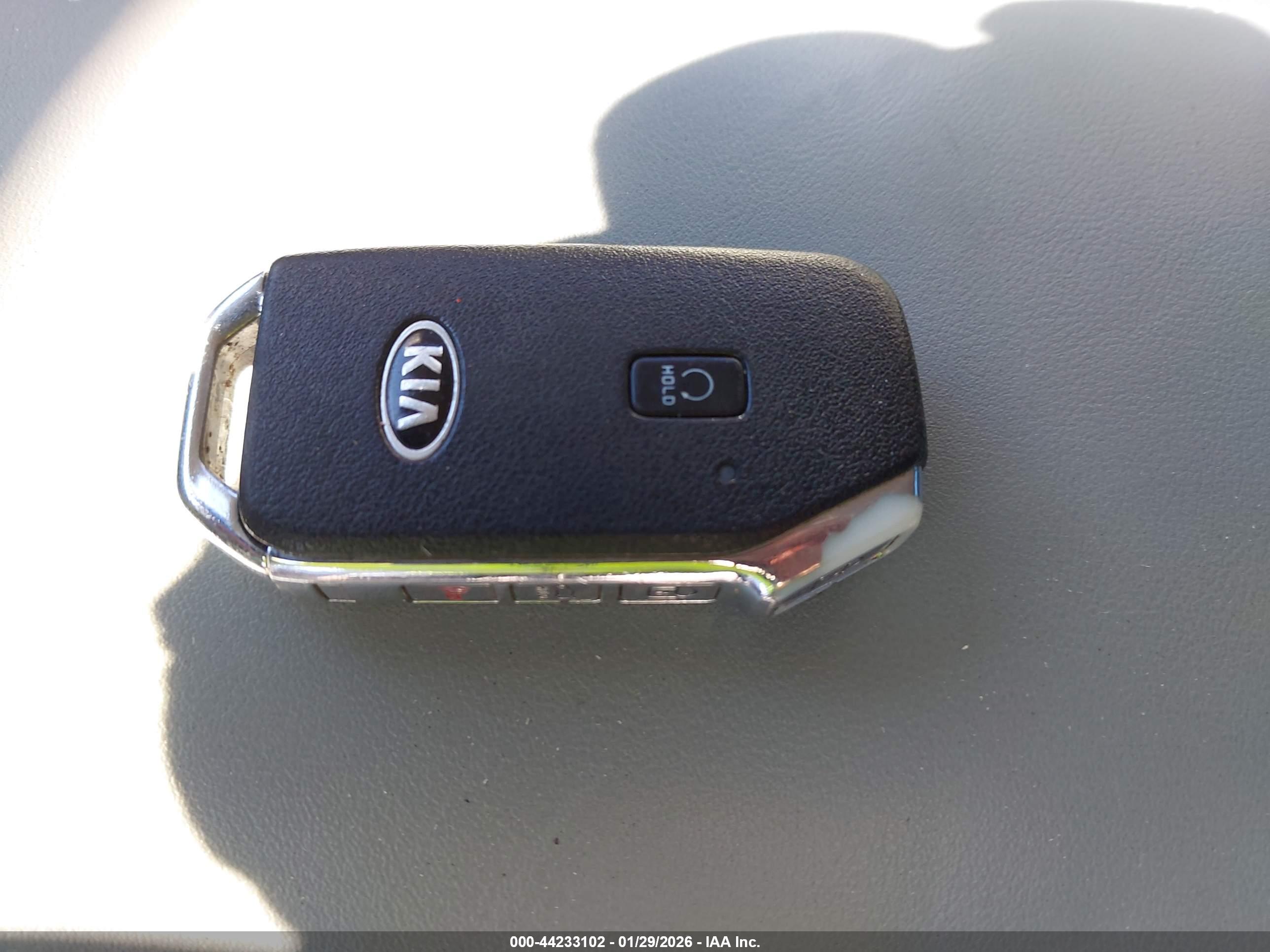 KIA K5 image 11