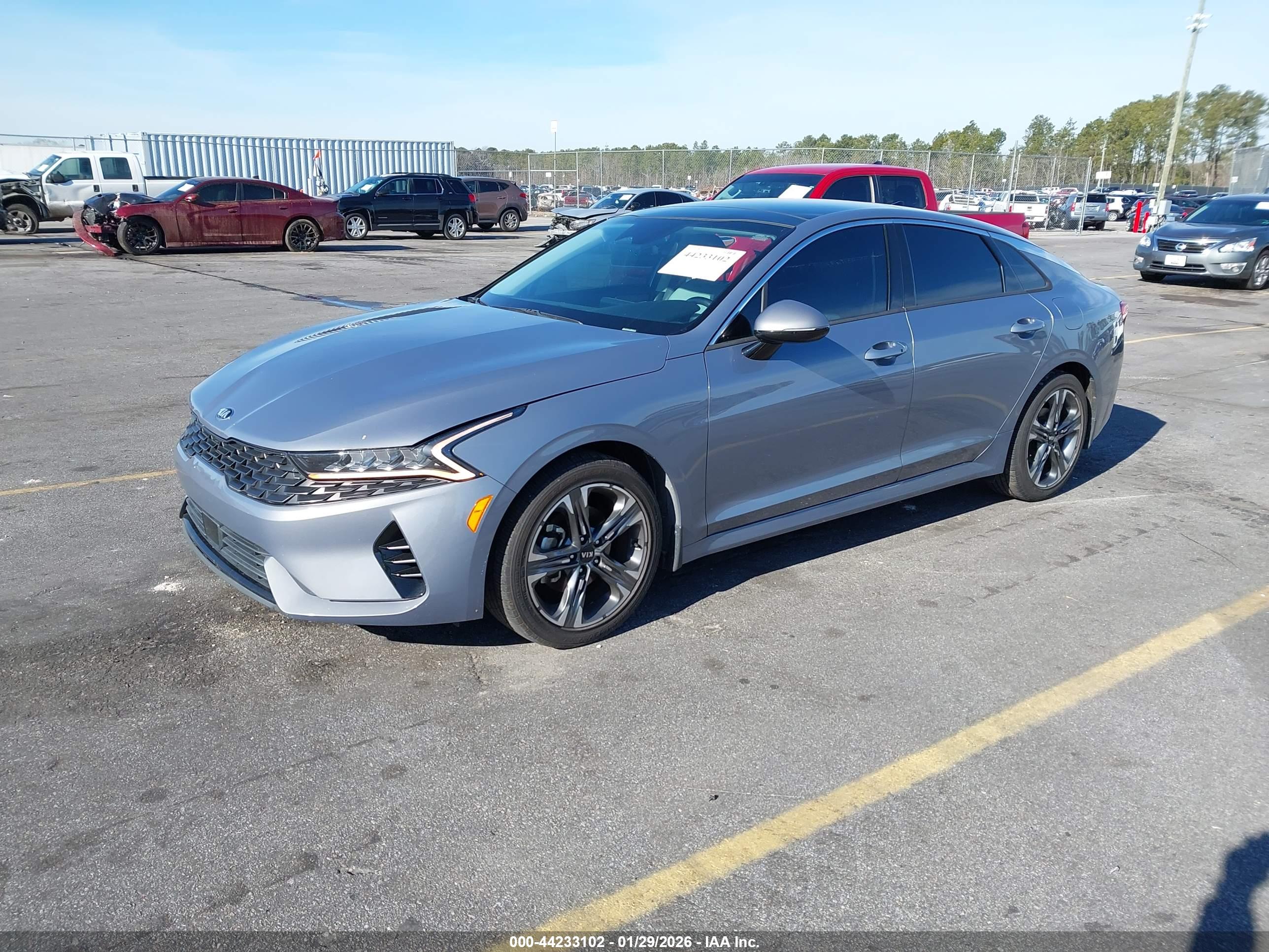 KIA K5 image 2