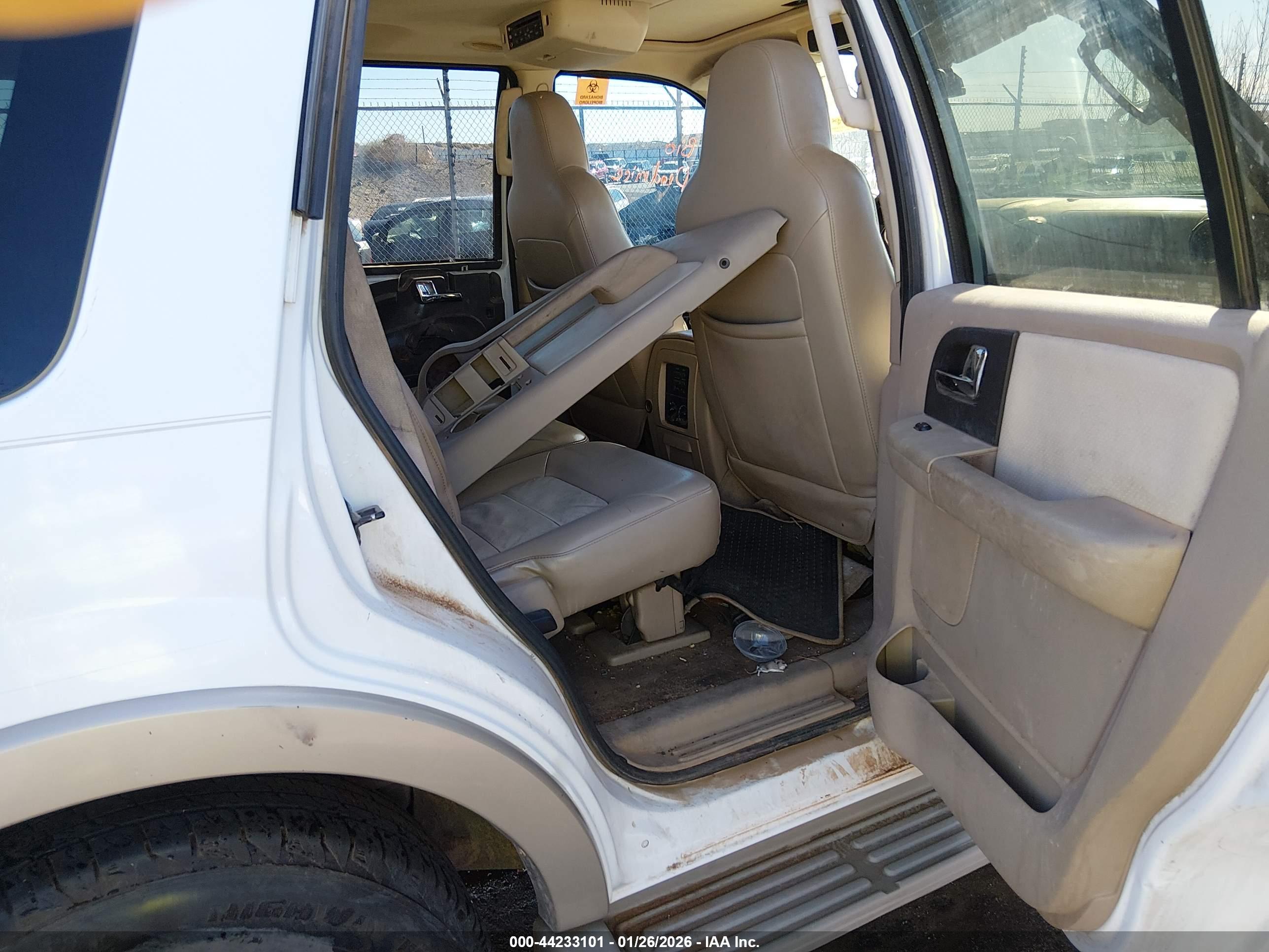 FORD EXPEDITION image 8