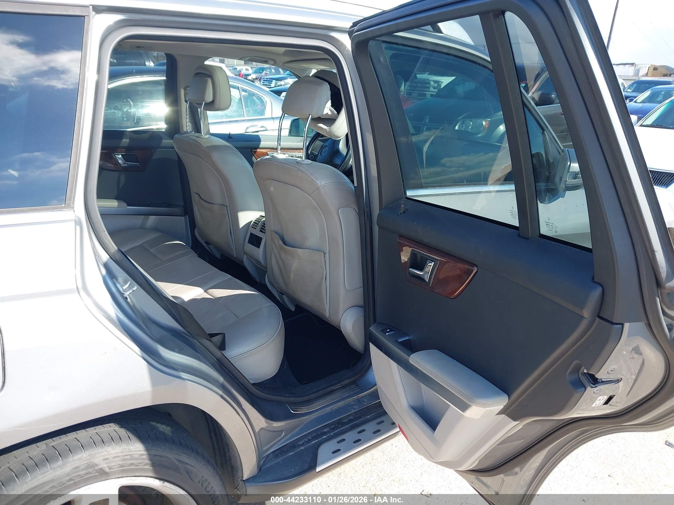 MERCEDES-BENZ GLK image 8