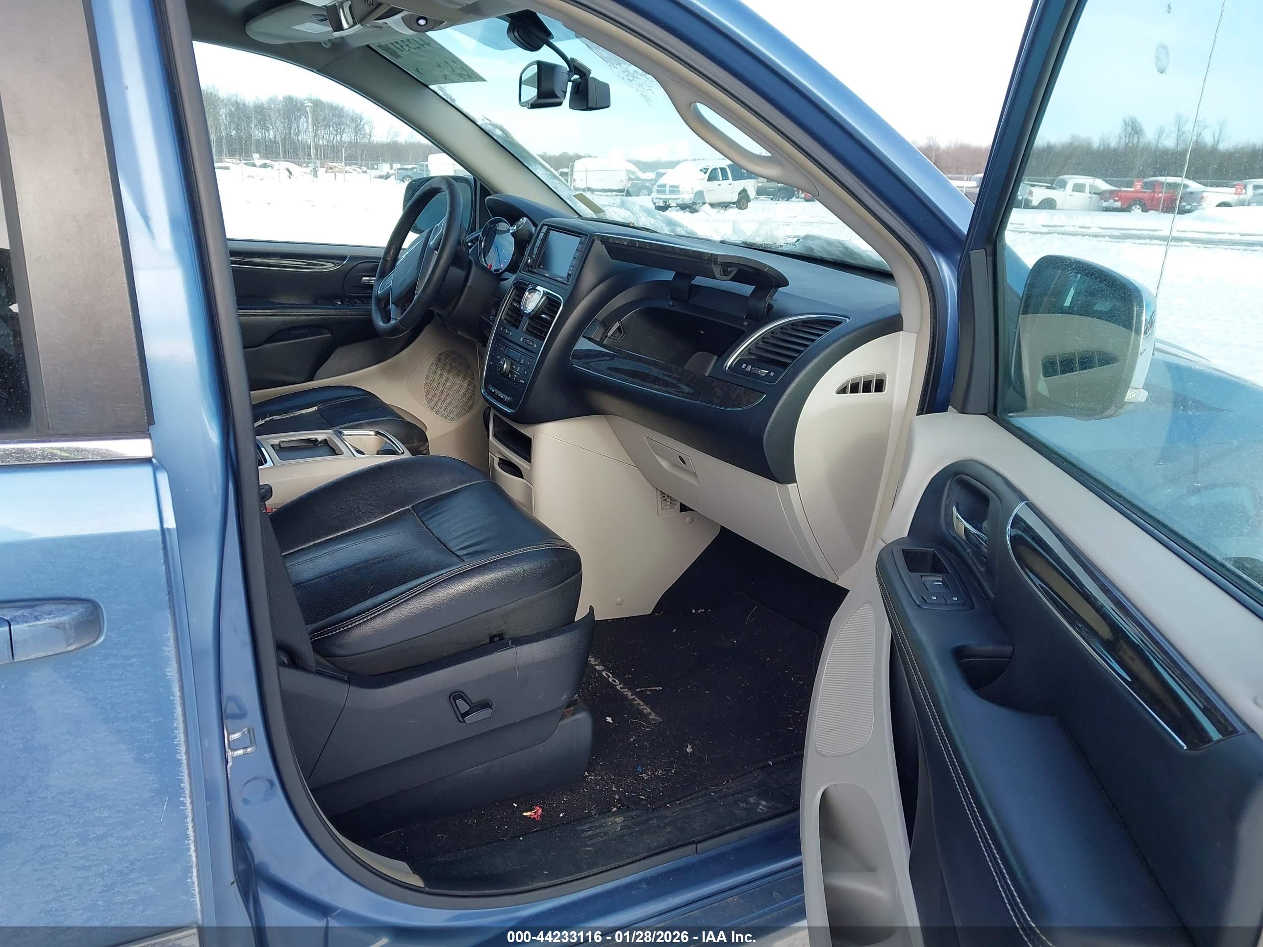 CHRYSLER TOWN image 5