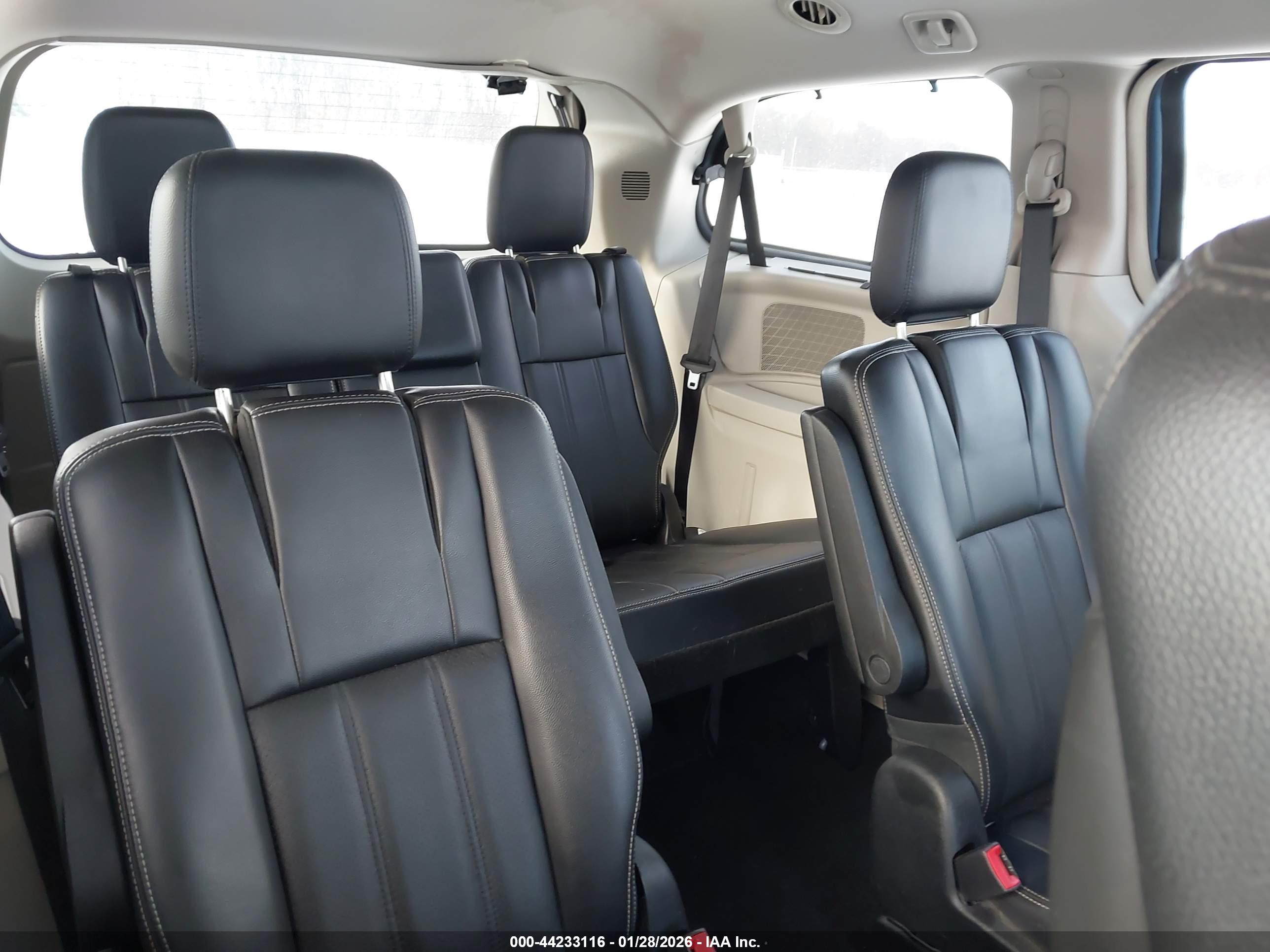 CHRYSLER TOWN image 8