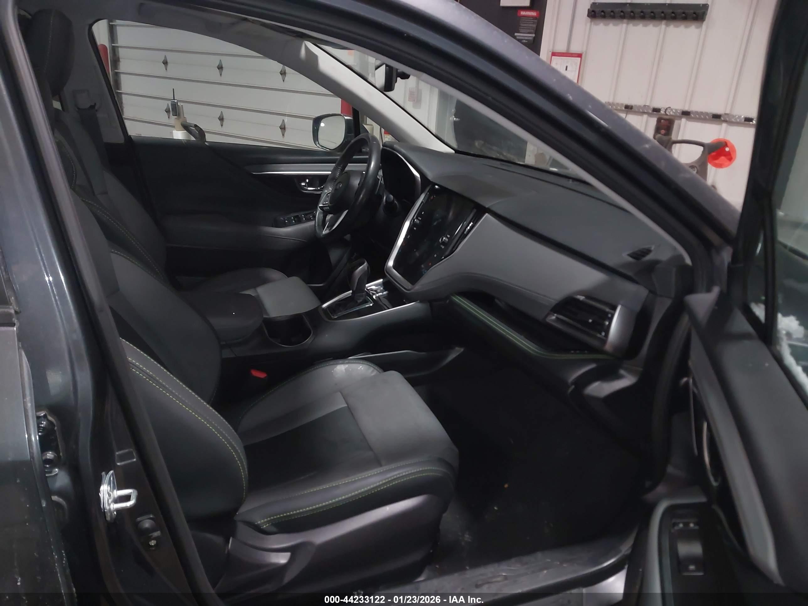 SUBARU OUTBACK image 5