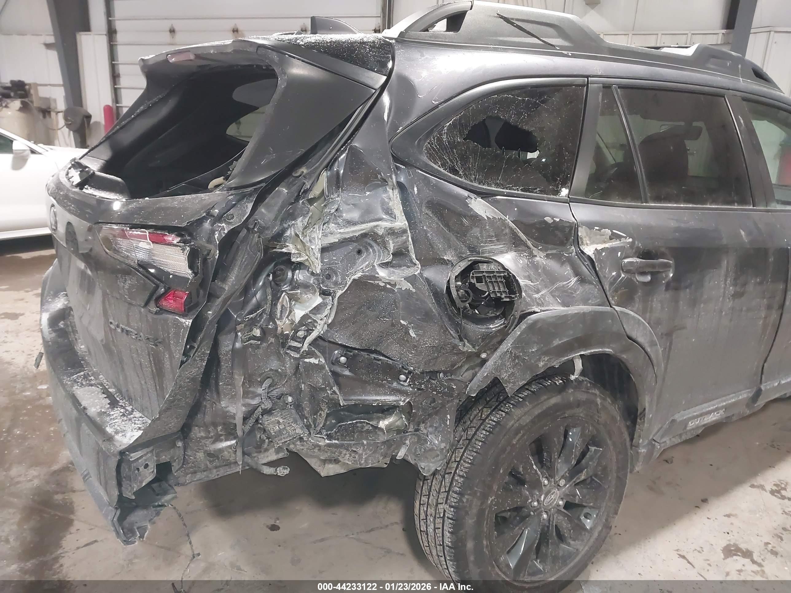 SUBARU OUTBACK image 6