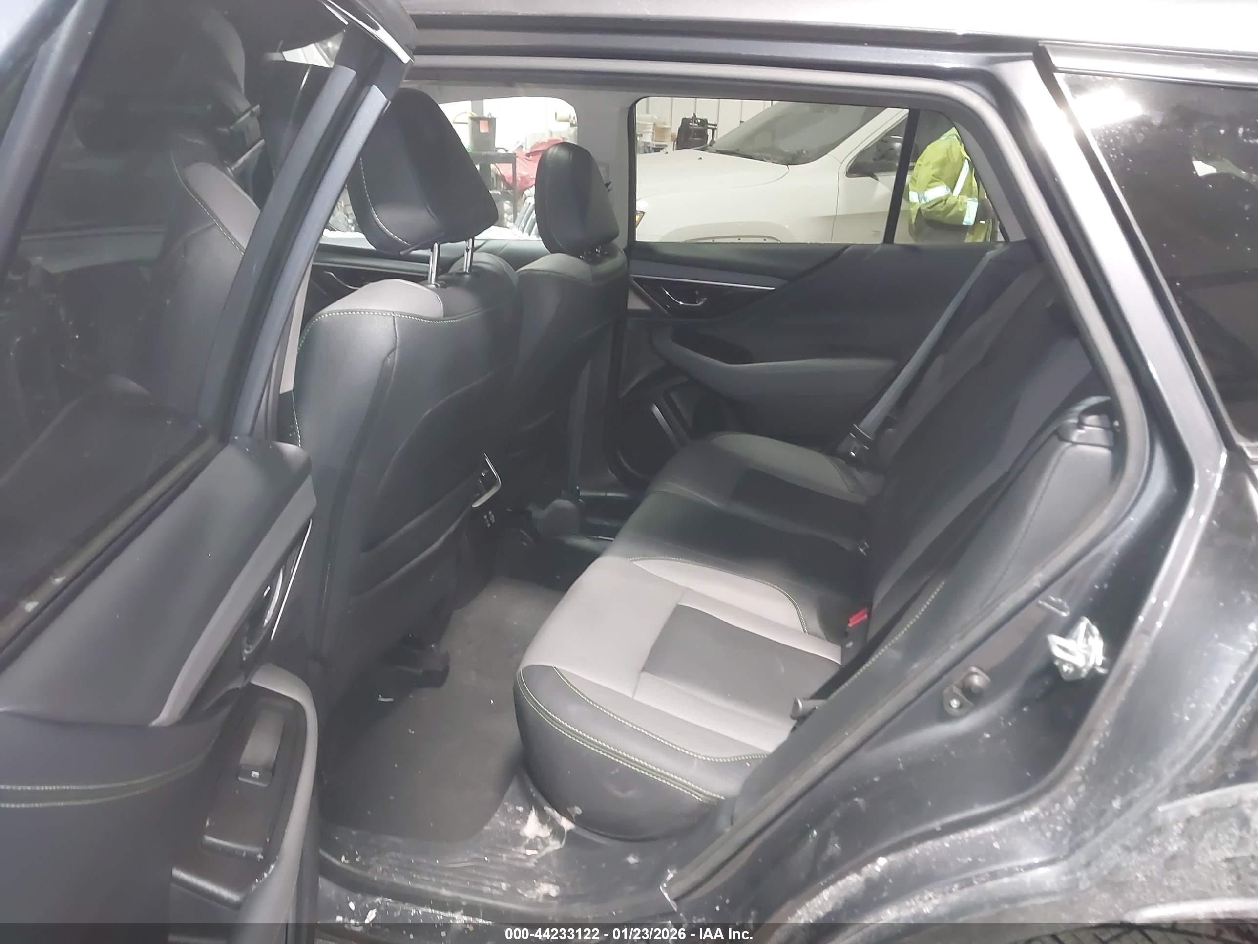 SUBARU OUTBACK image 8