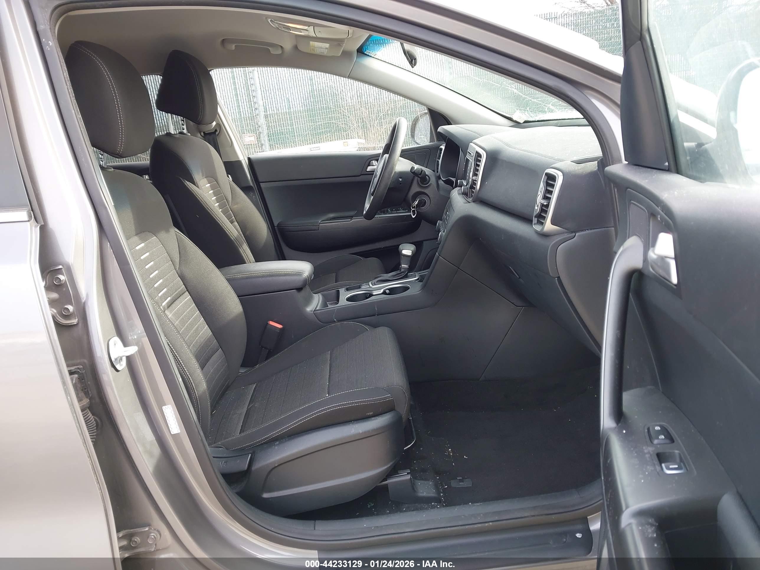 KIA SPORTAGE image 5
