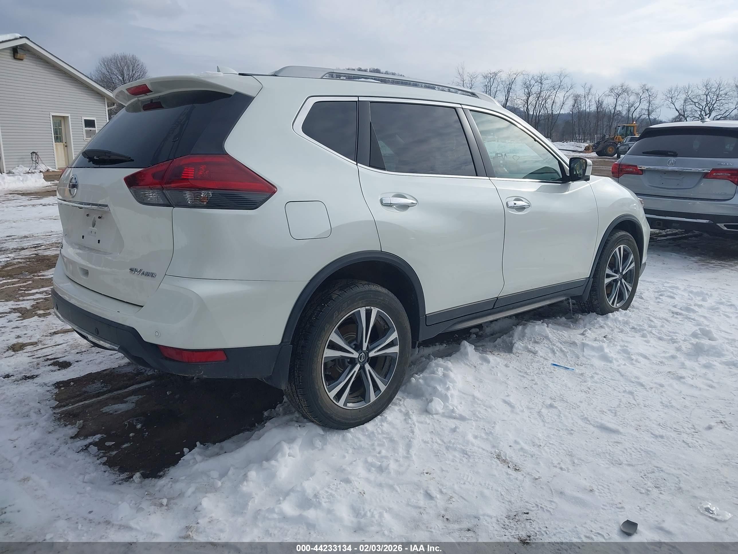 NISSAN ROGUE image 4