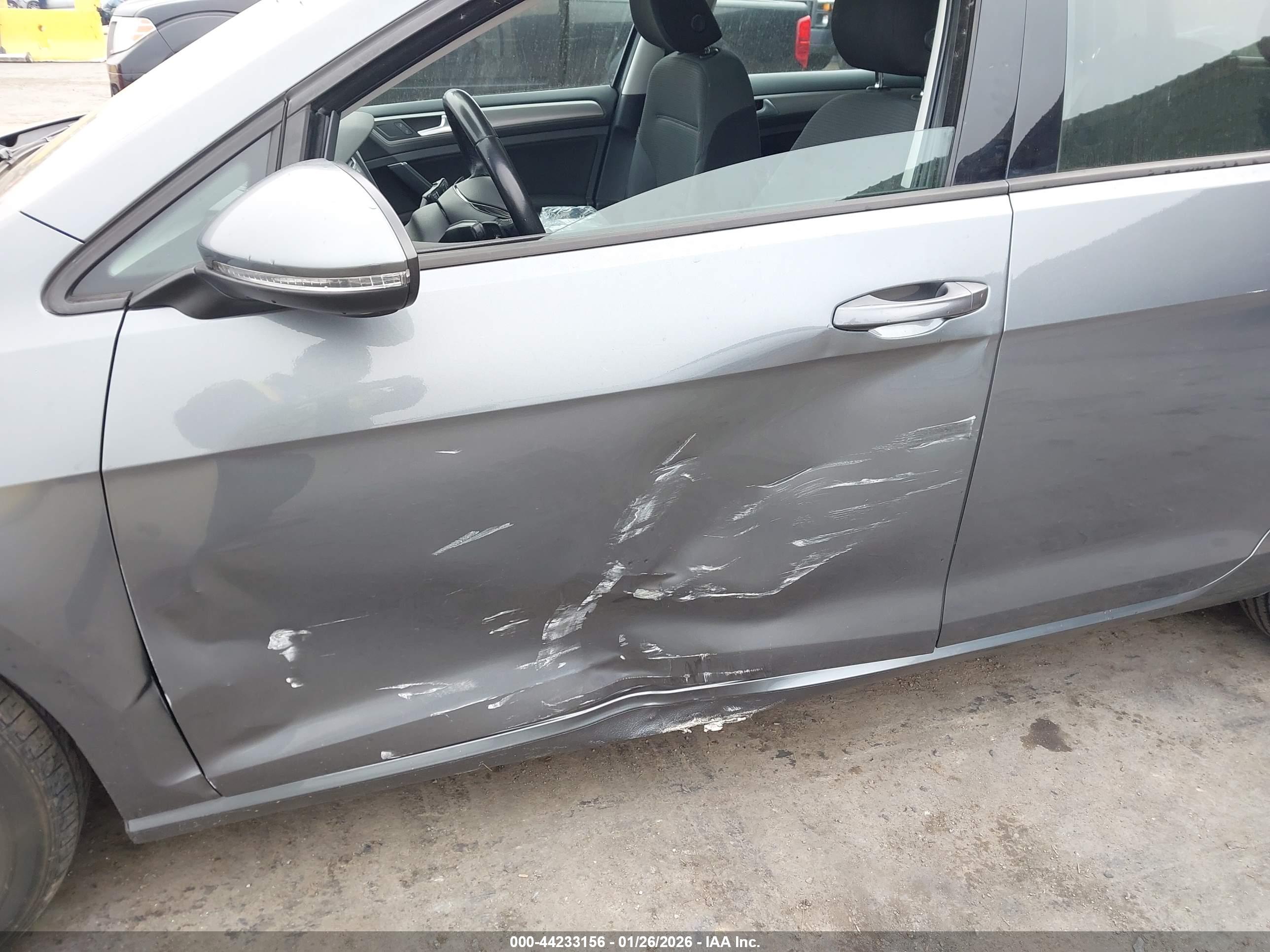 VOLKSWAGEN GOLF image 6