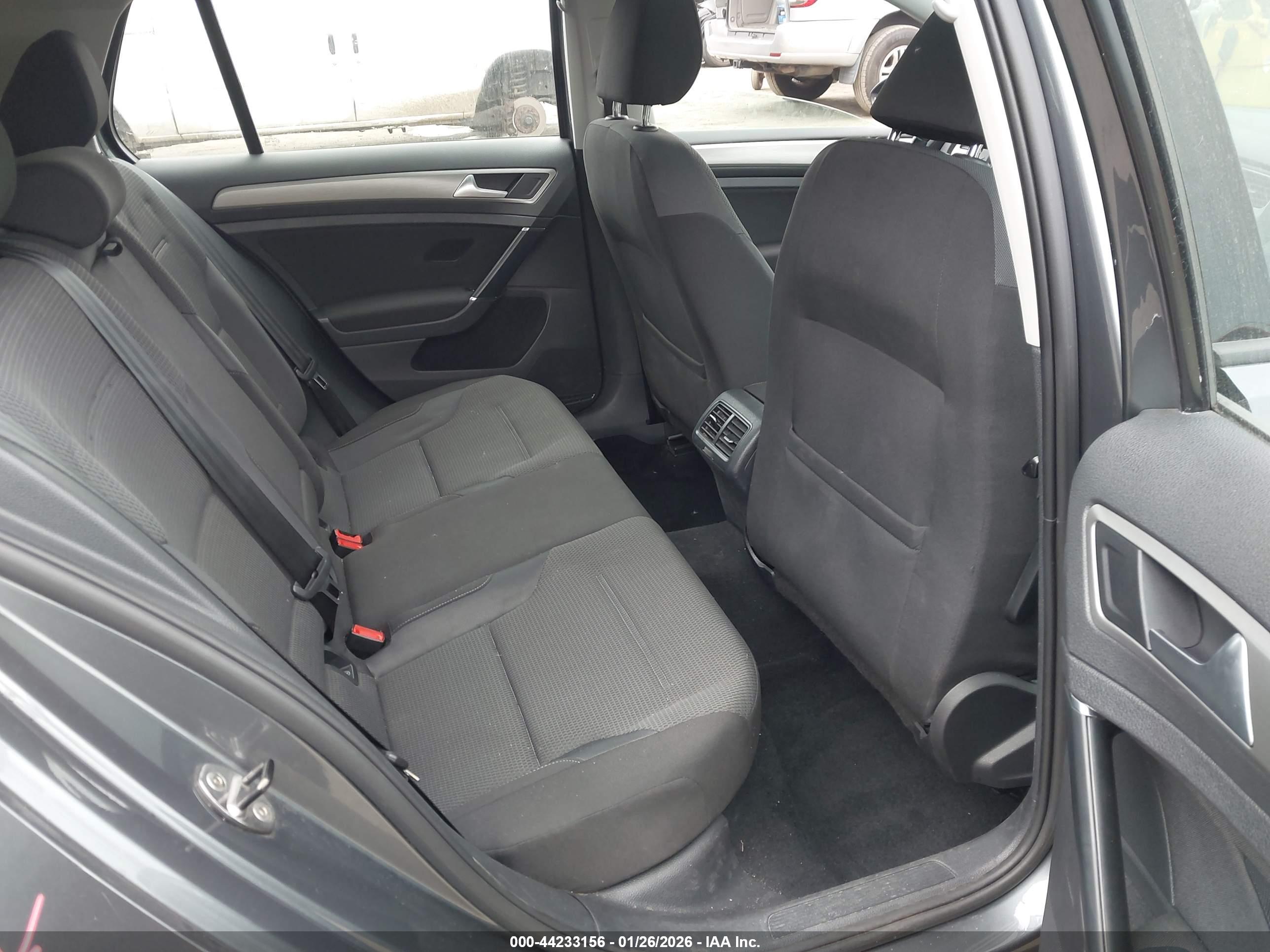 VOLKSWAGEN GOLF image 8