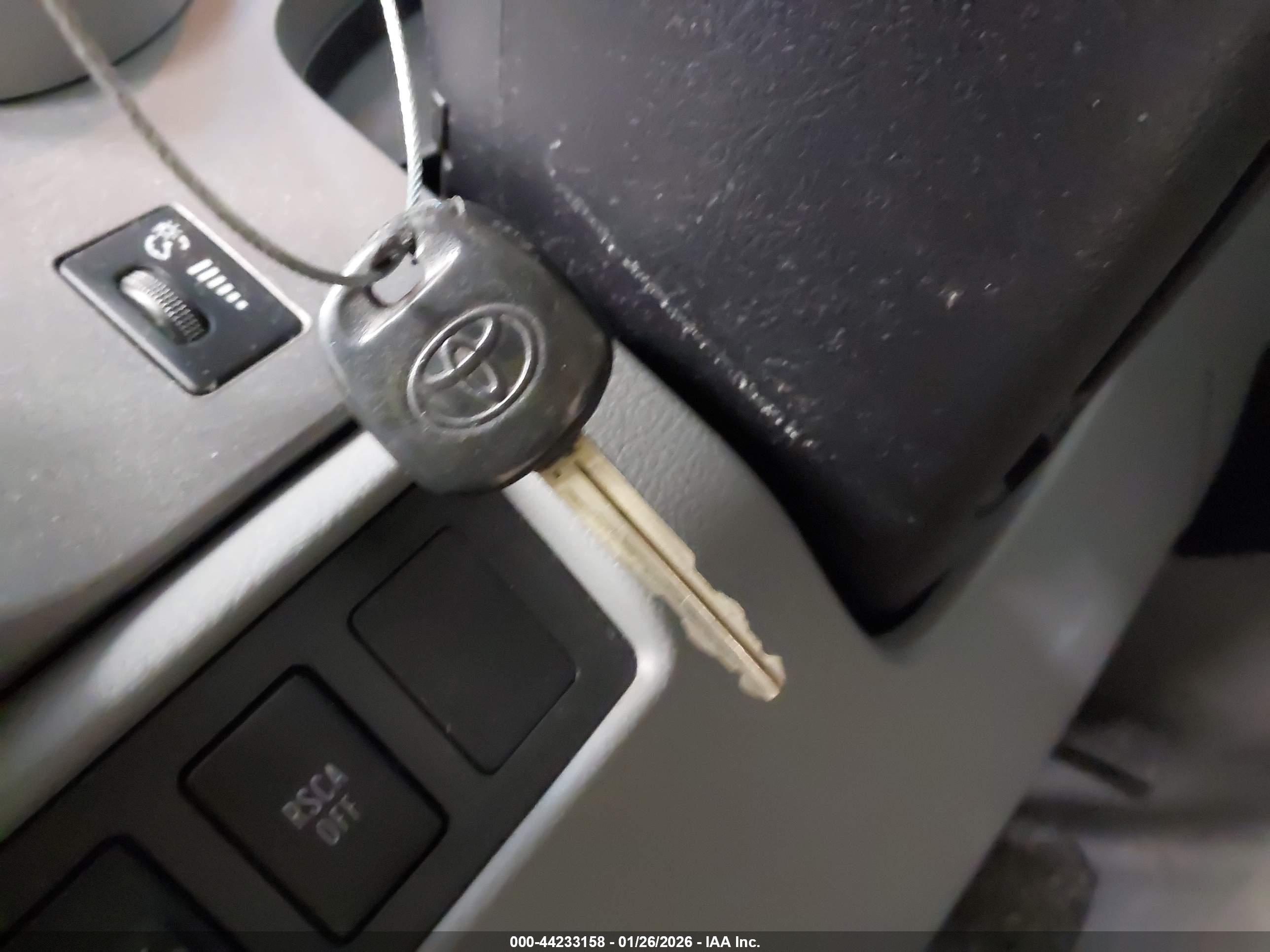 TOYOTA TUNDRA image 11