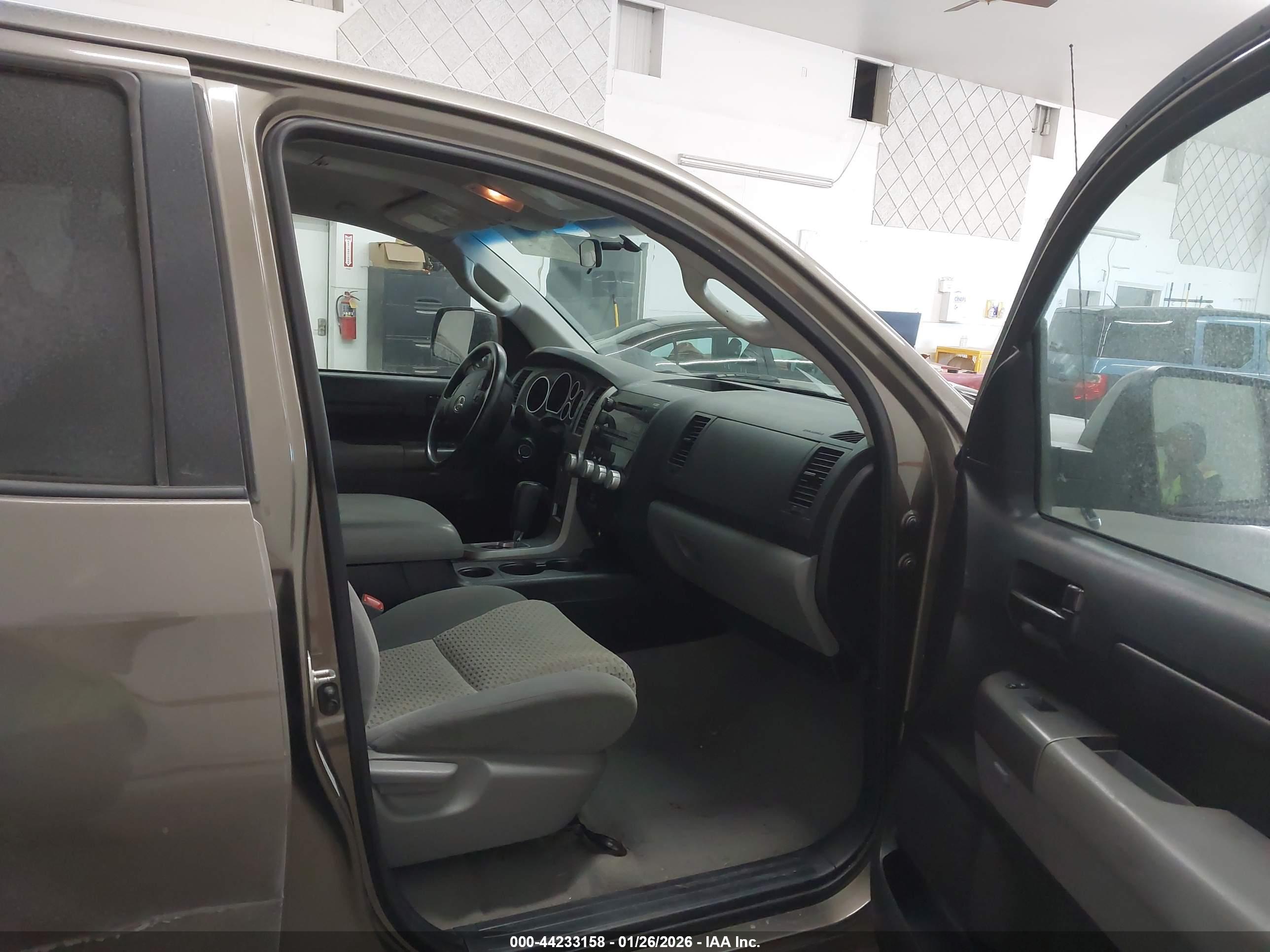 TOYOTA TUNDRA image 5