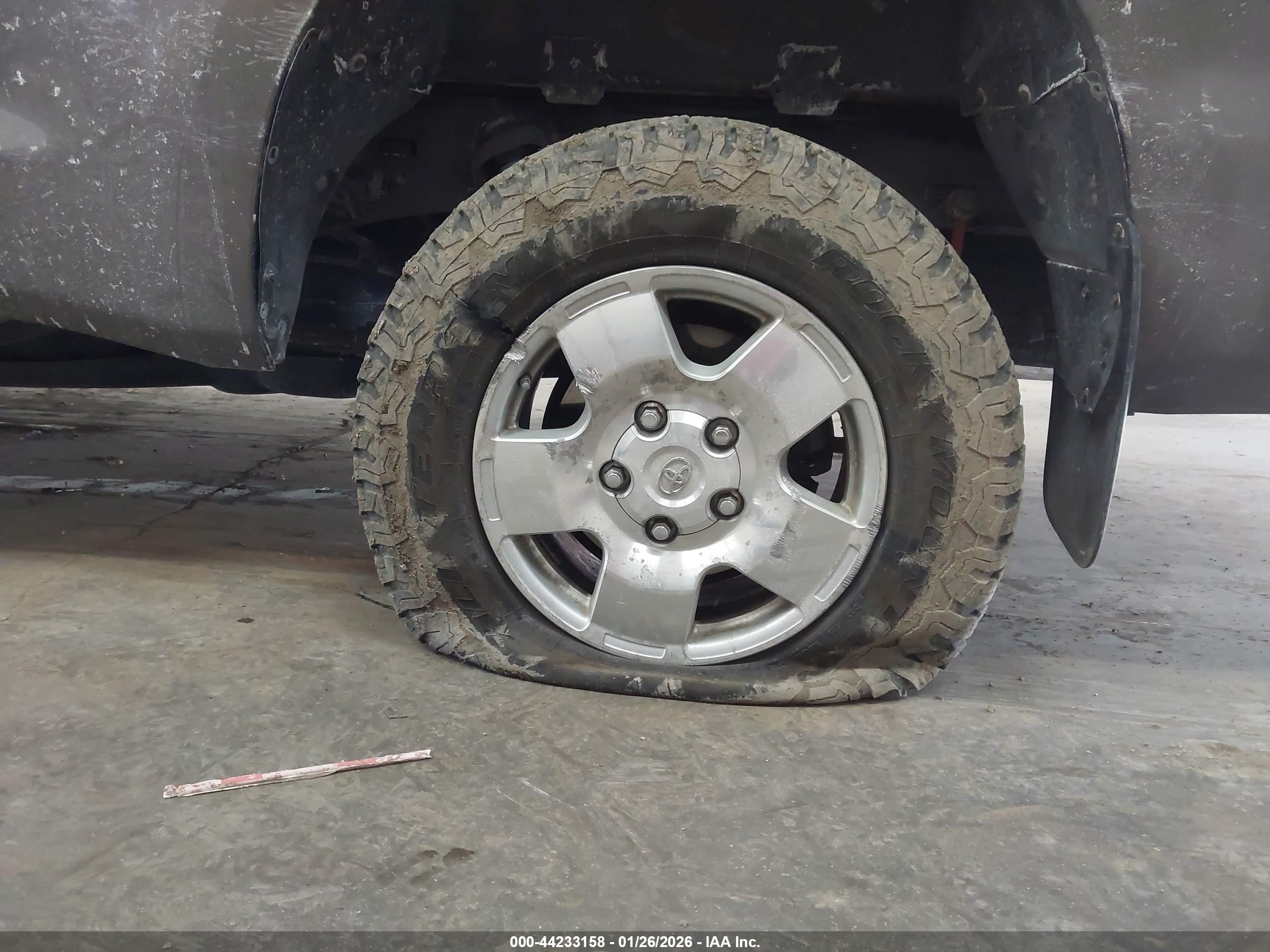 TOYOTA TUNDRA image 6