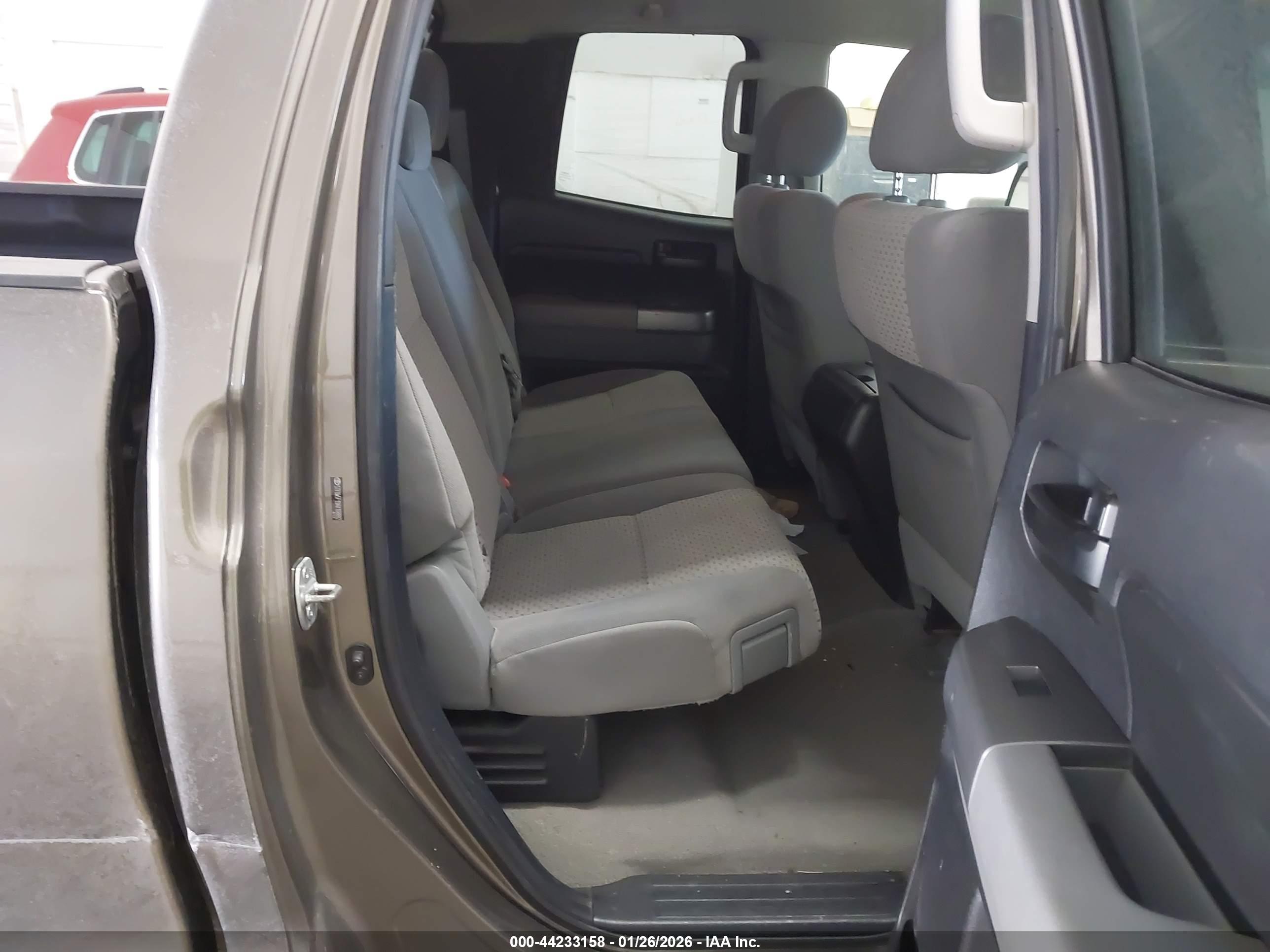 TOYOTA TUNDRA image 8
