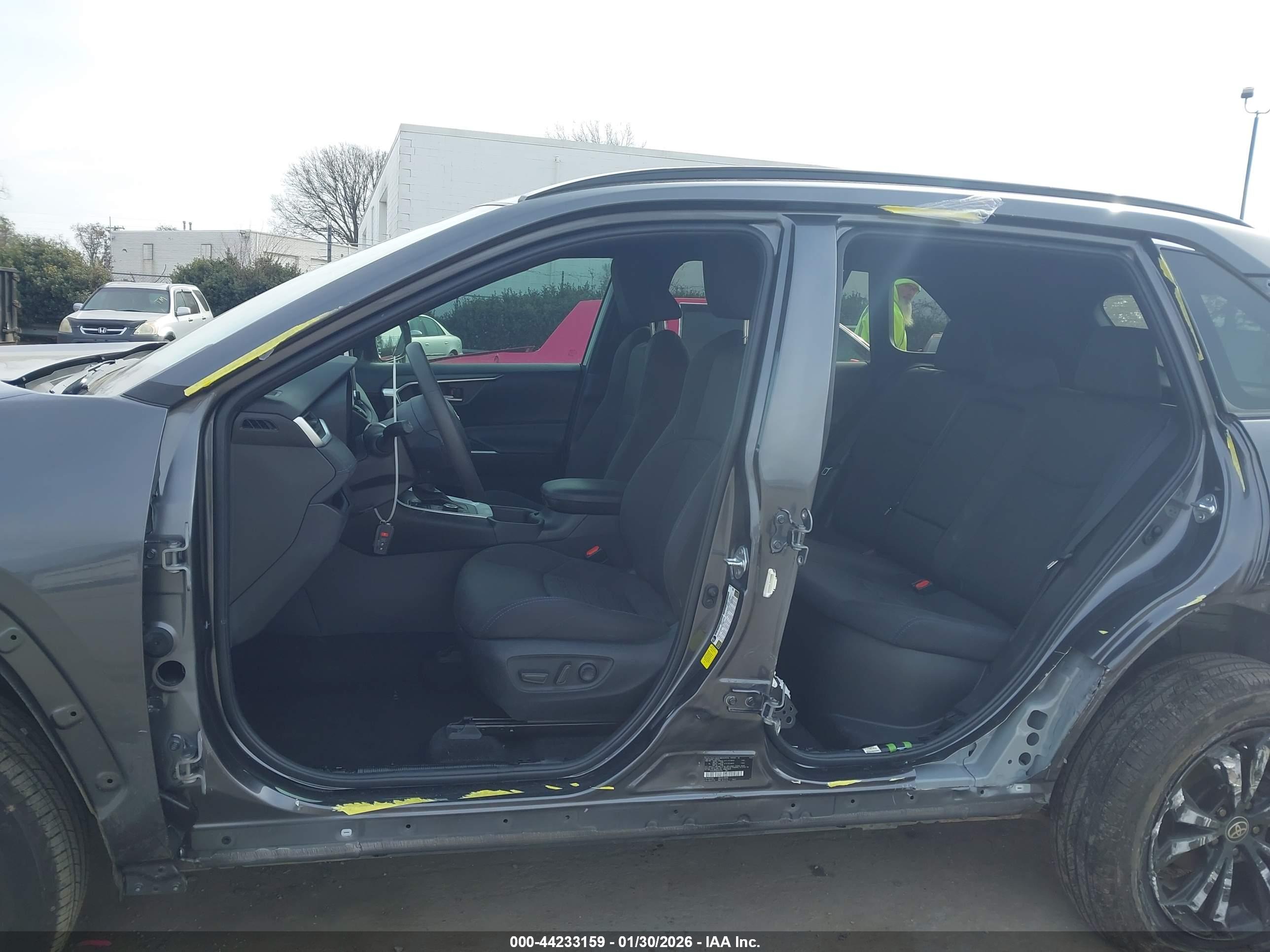 TOYOTA RAV4 image 6