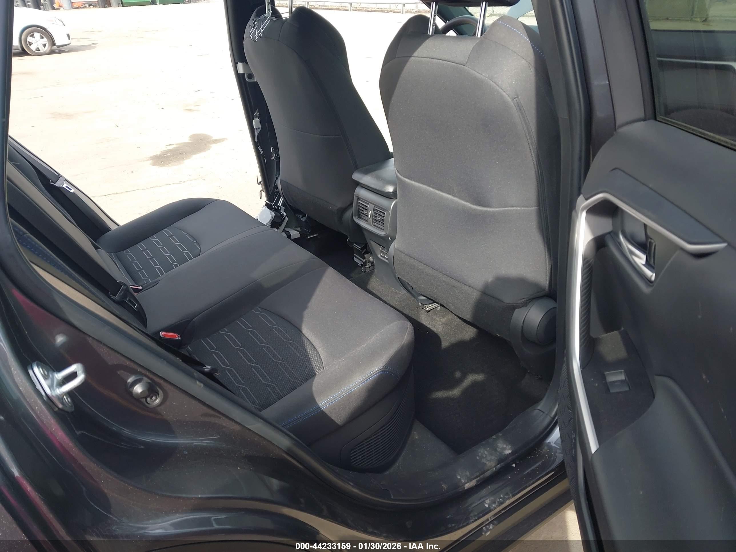 TOYOTA RAV4 image 8