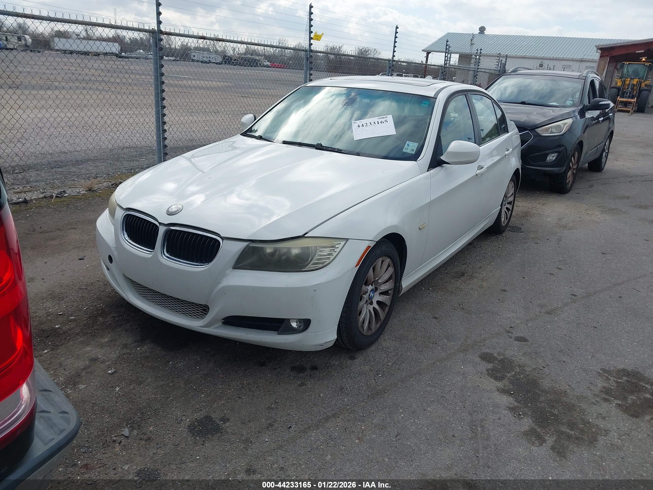 BMW 328I image 2
