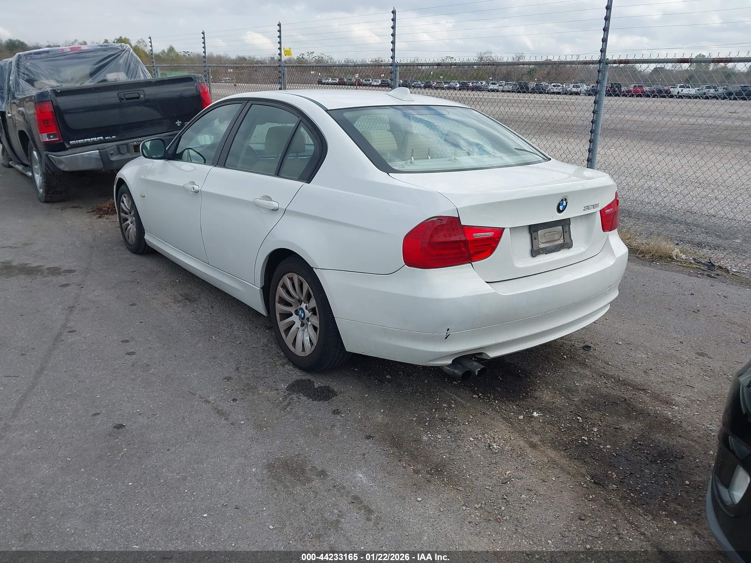 BMW 328I image 3