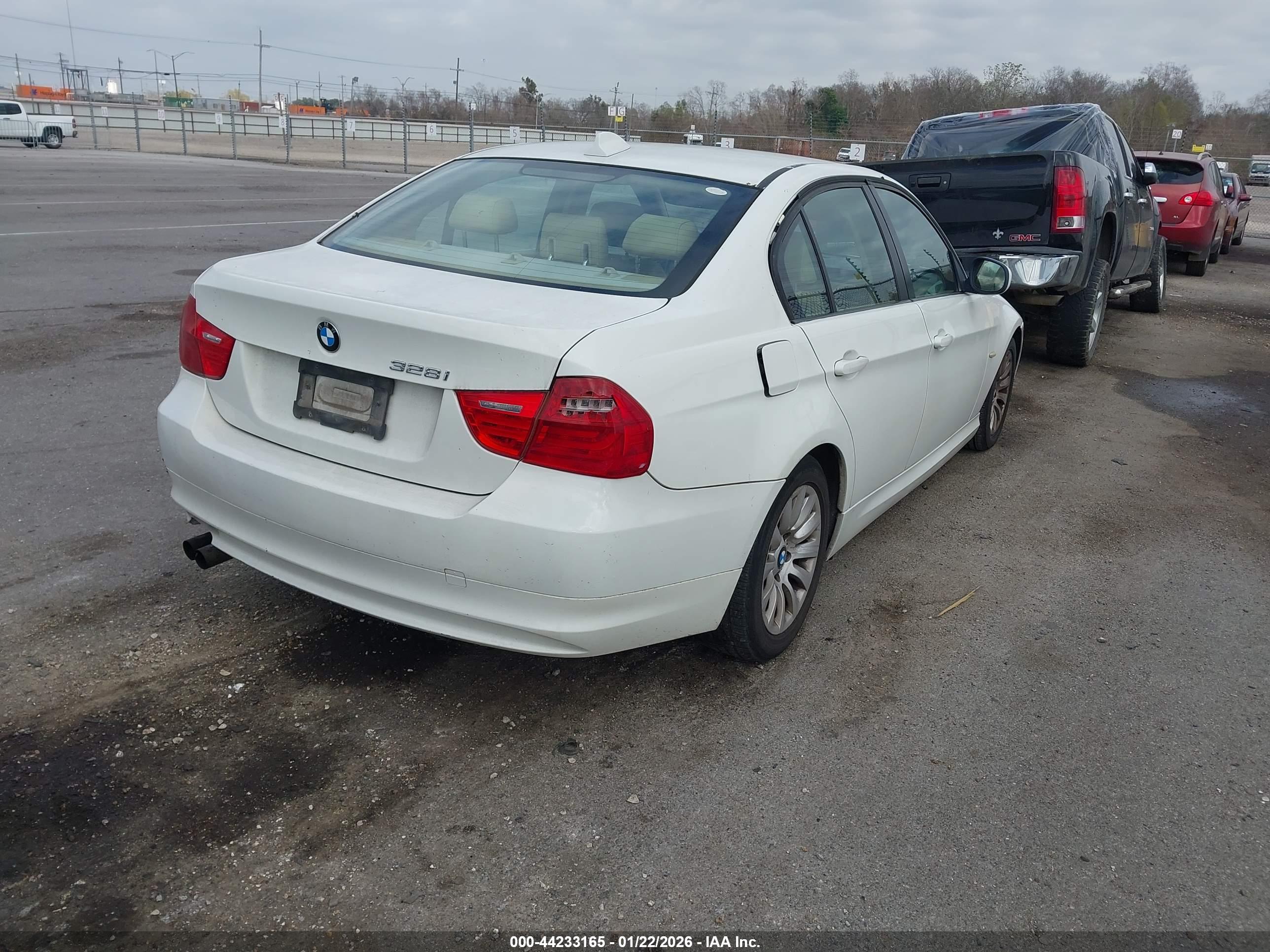 BMW 328I image 4