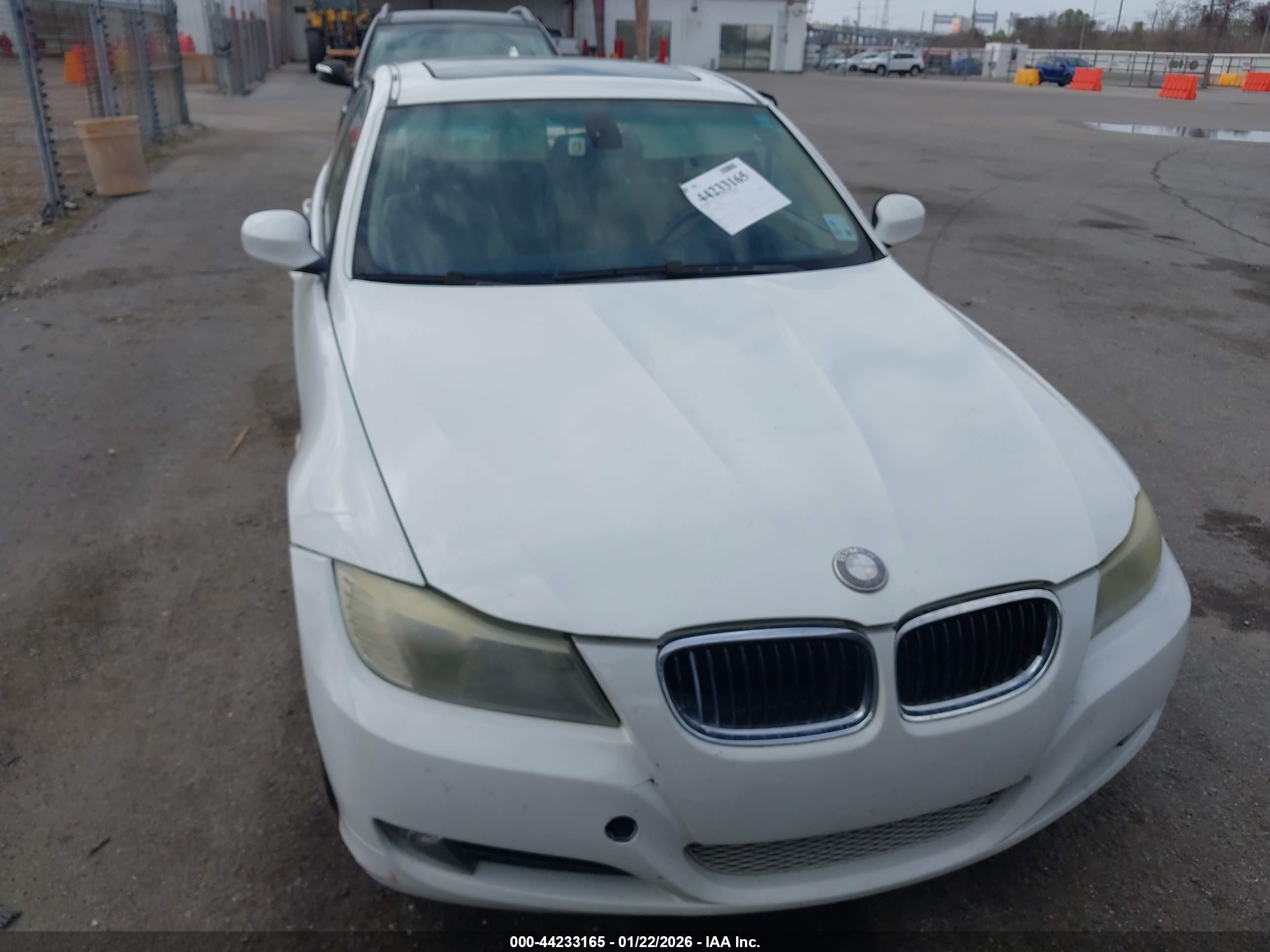 BMW 328I image 6