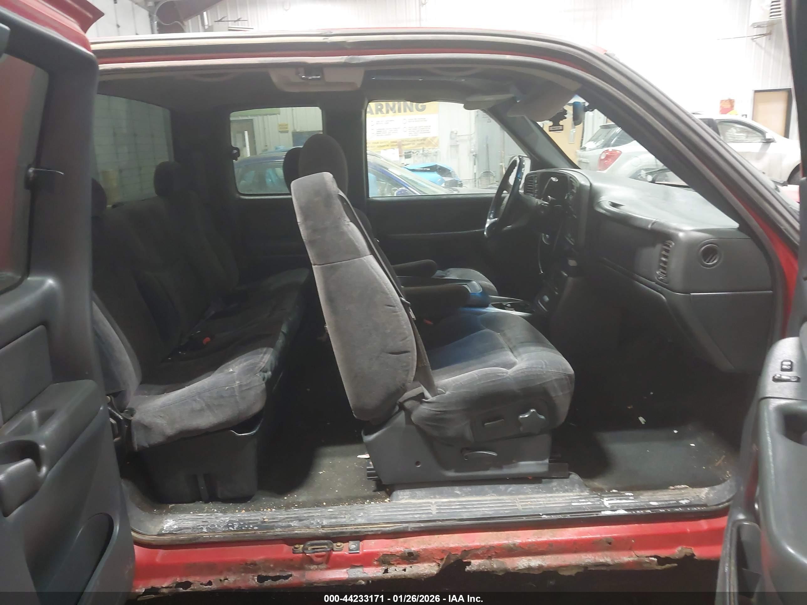 CHEVROLET SILVERADO image 8