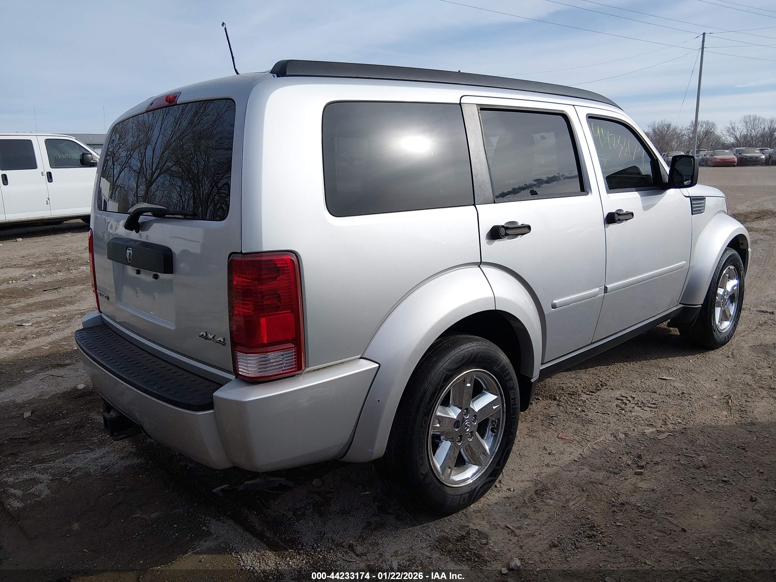 DODGE NITRO image 4