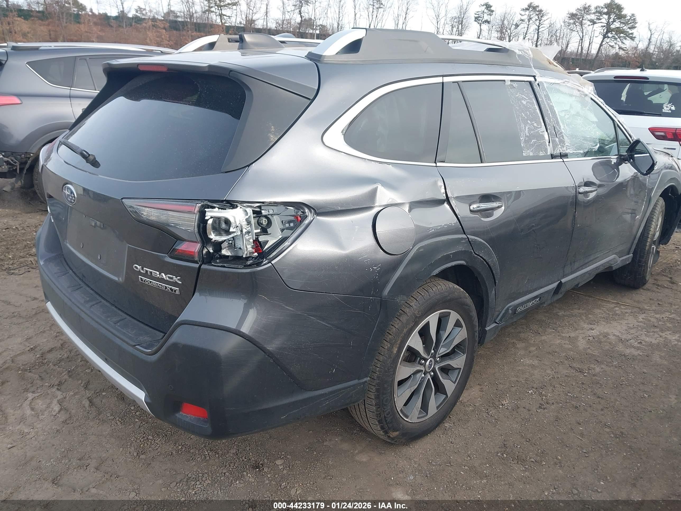 SUBARU OUTBACK image 4