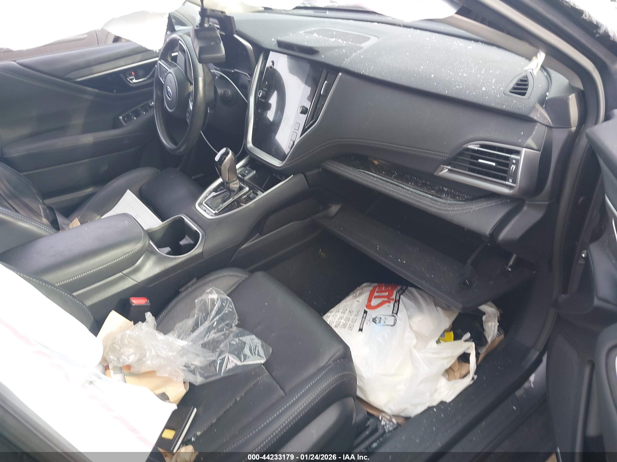 SUBARU OUTBACK image 5