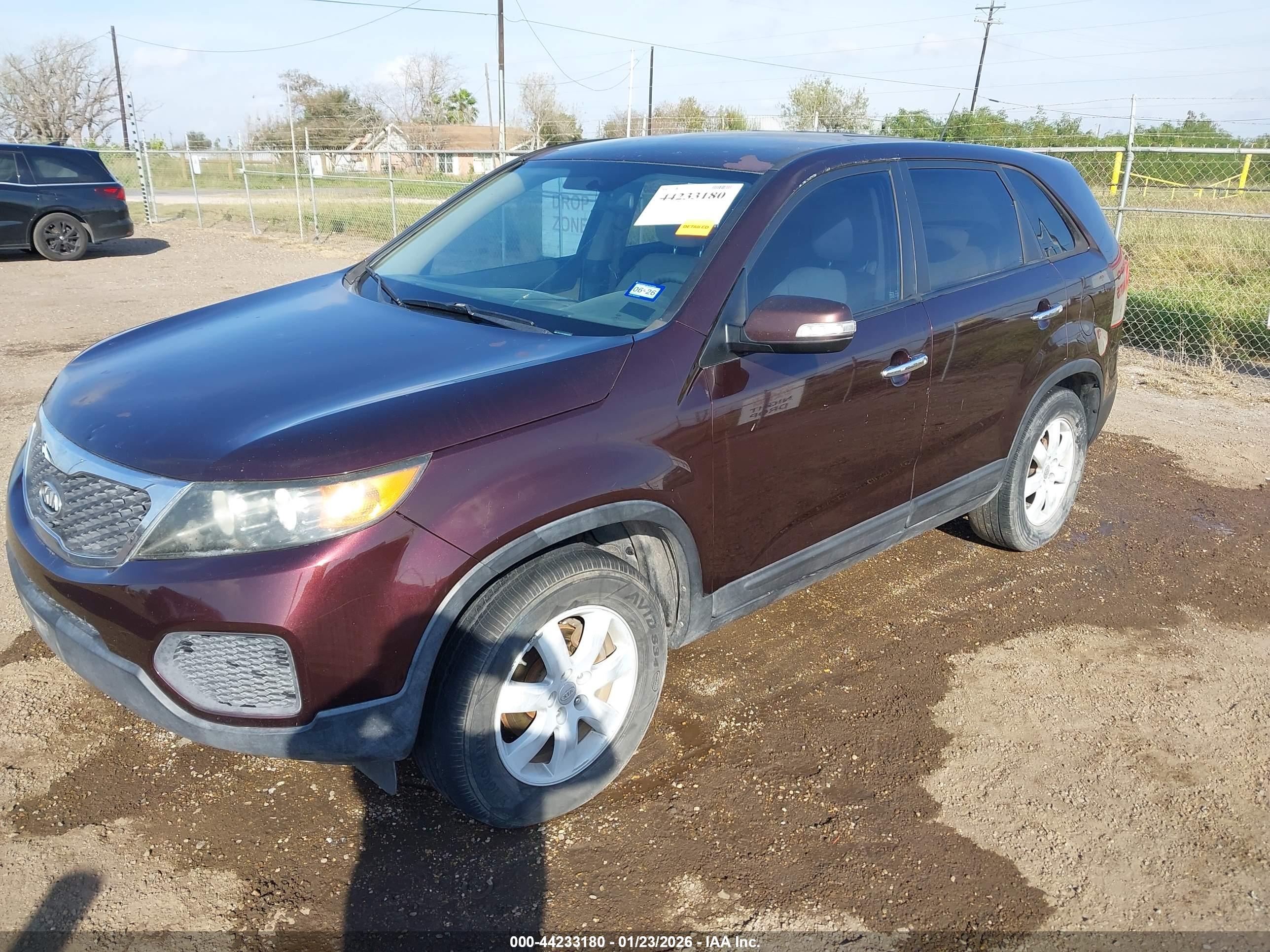 KIA SORENTO image 2