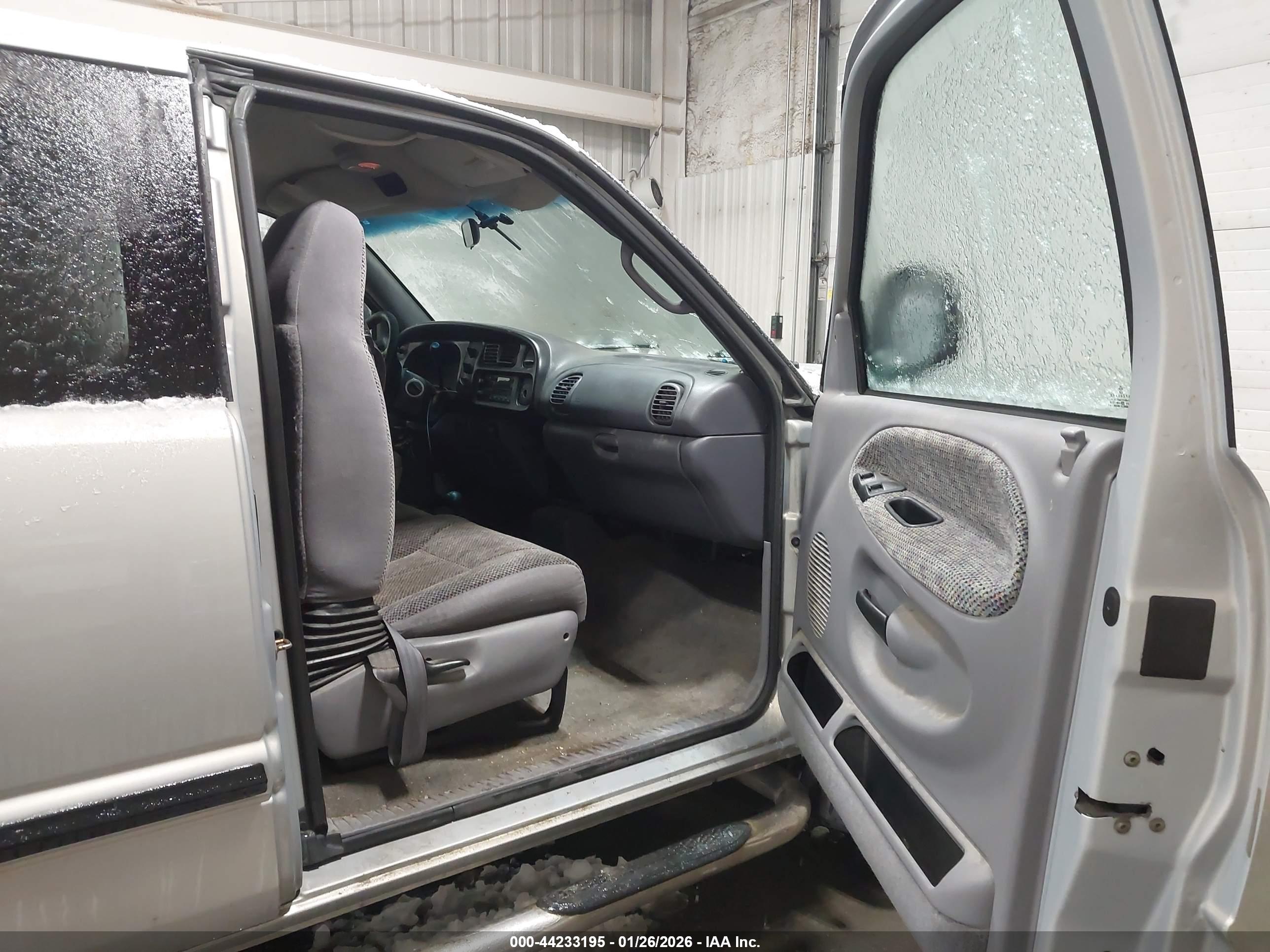 DODGE RAM image 5