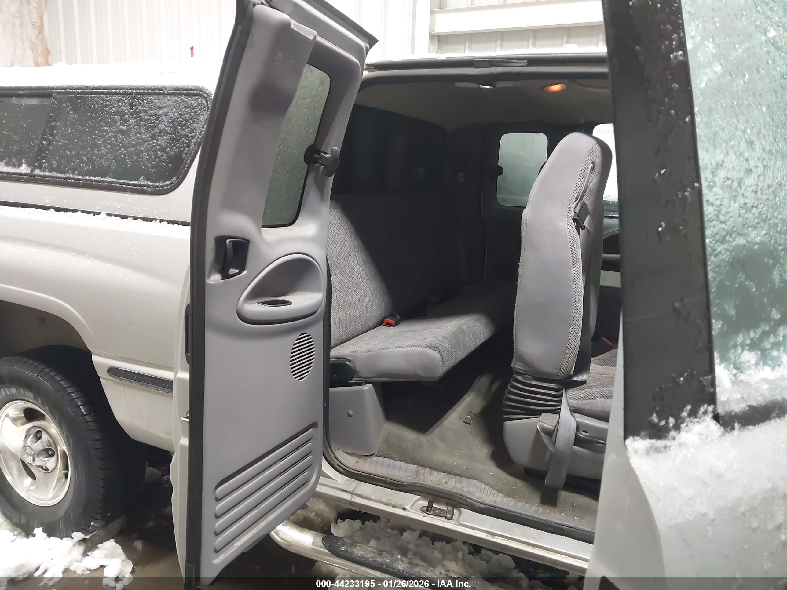 DODGE RAM image 8