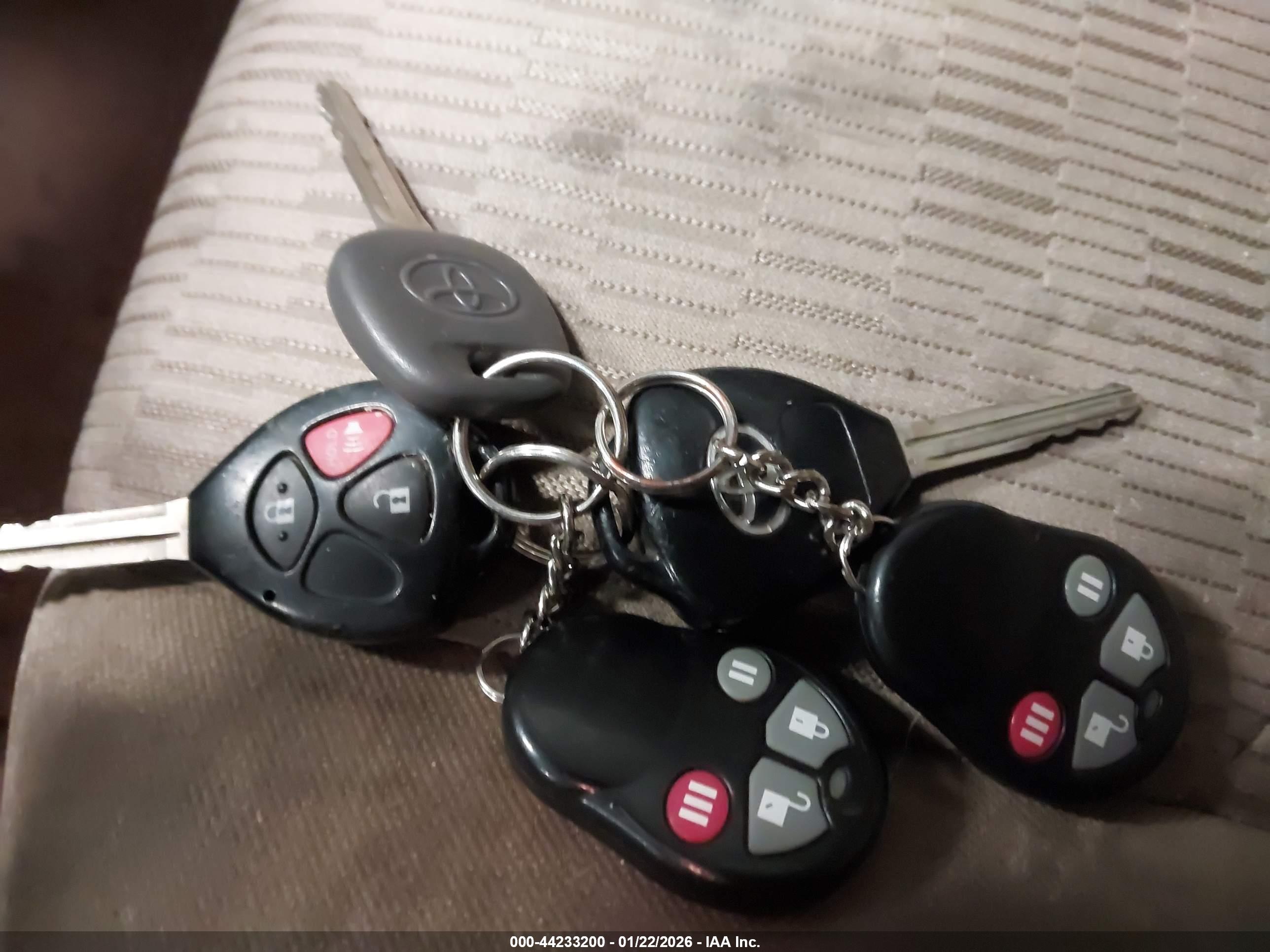TOYOTA RAV4 image 11