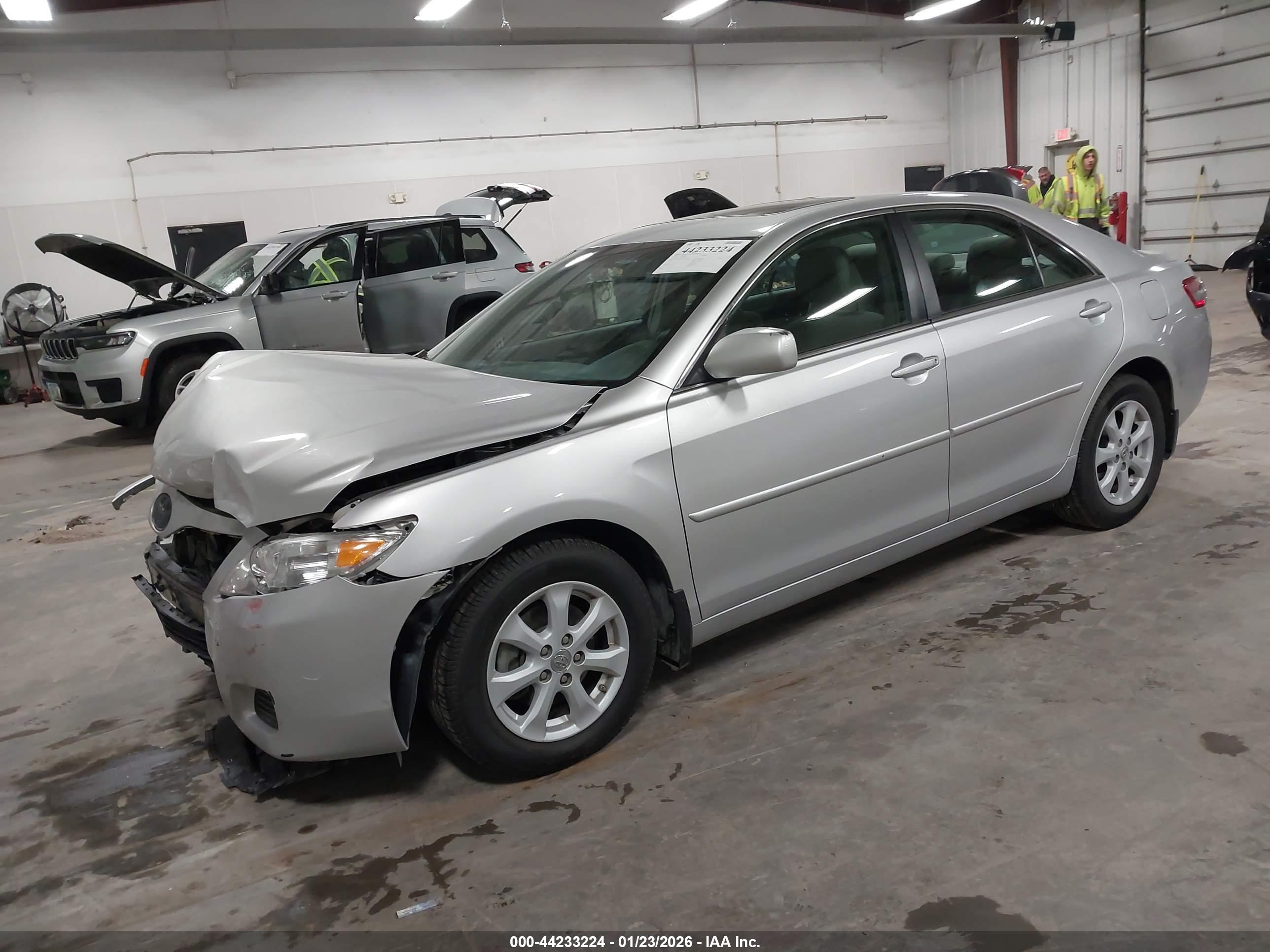 TOYOTA CAMRY image 2