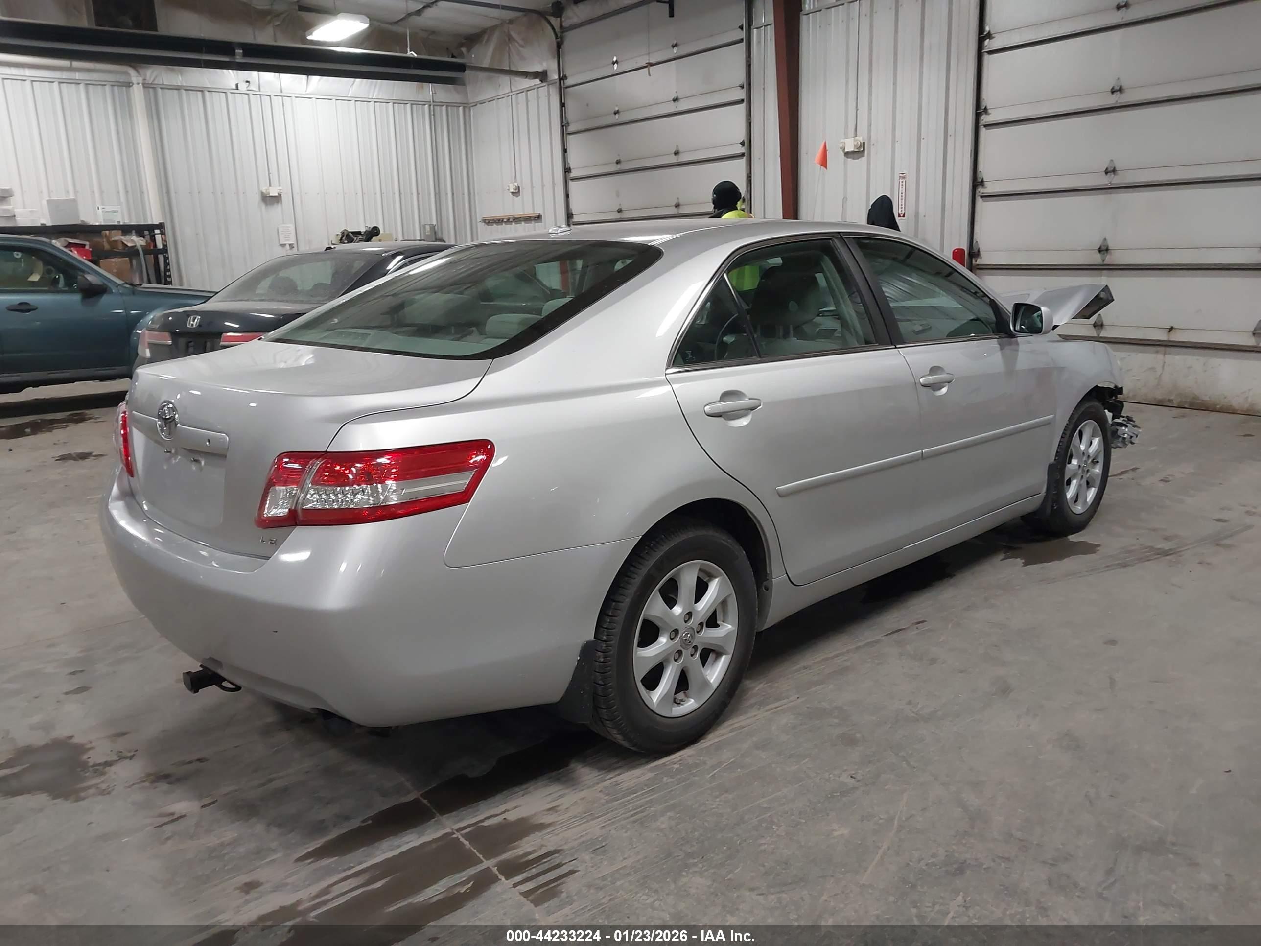 TOYOTA CAMRY image 4