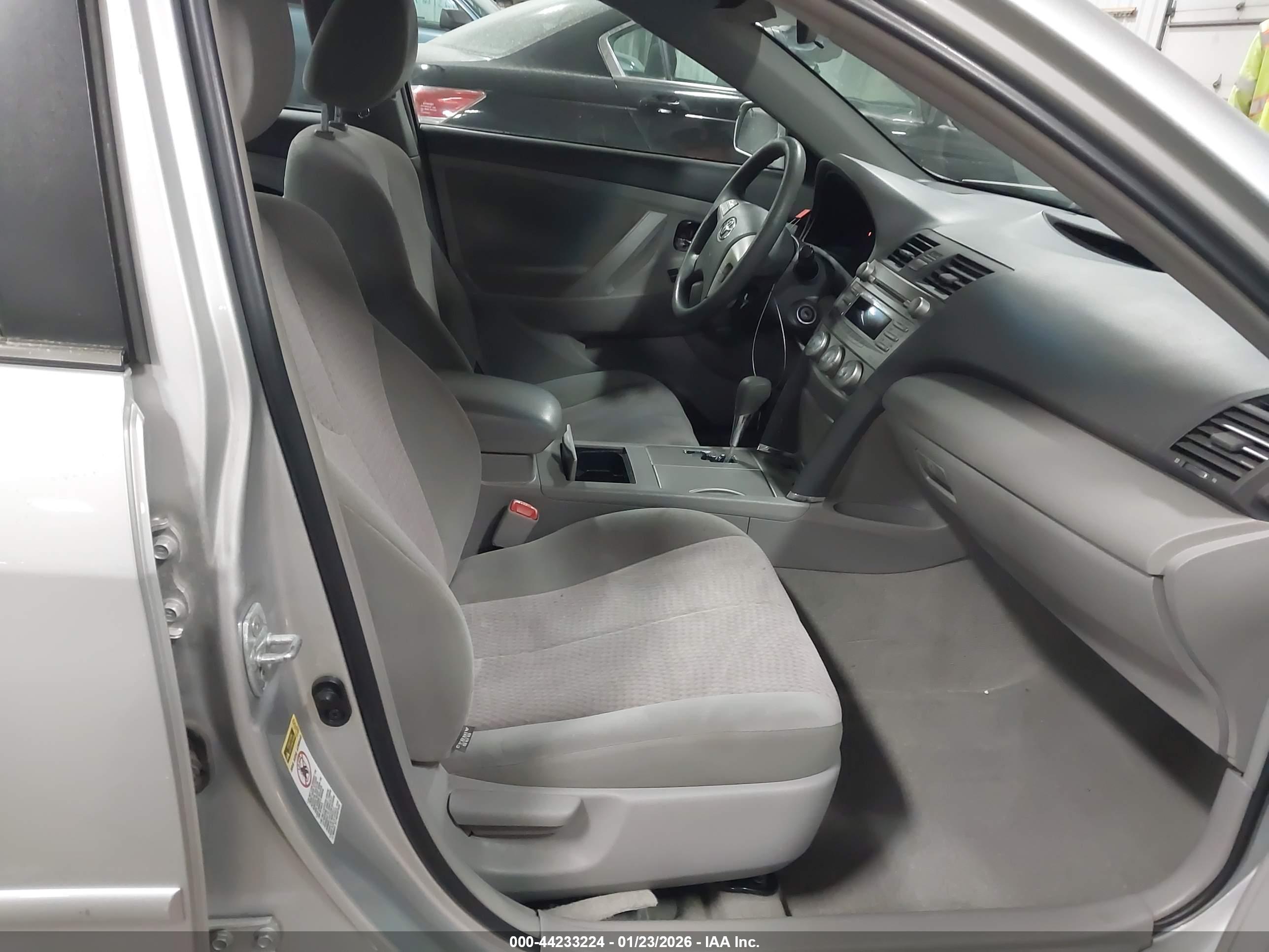 TOYOTA CAMRY image 5