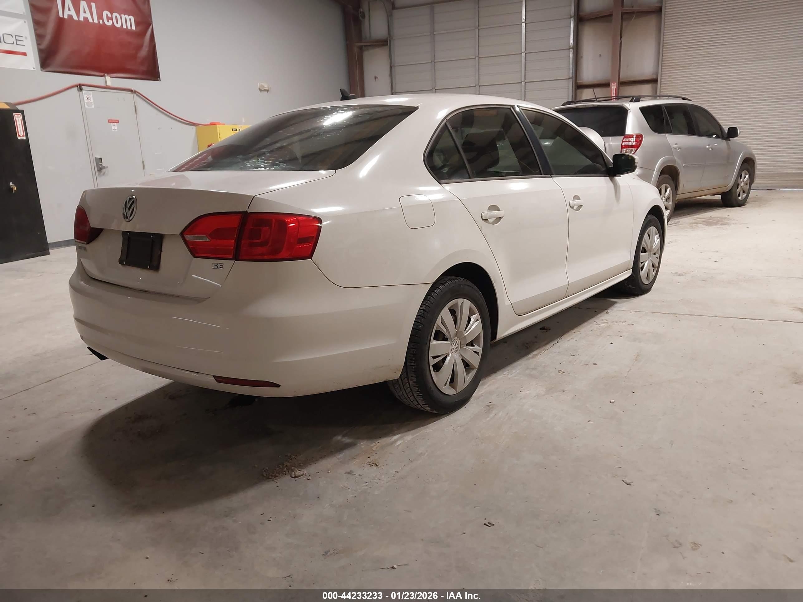 VOLKSWAGEN JETTA image 4