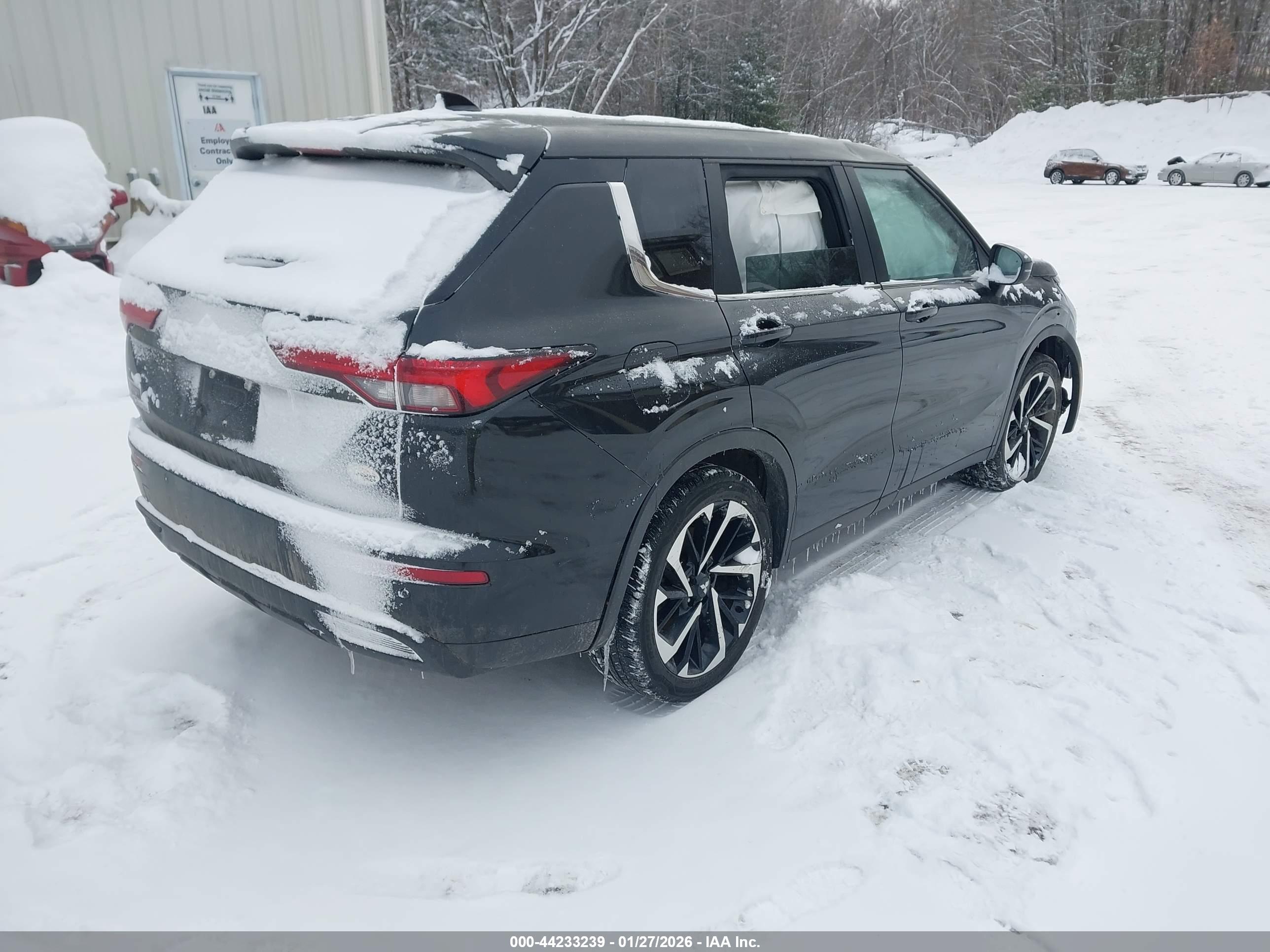 MITSUBISHI OUTLANDER image 4