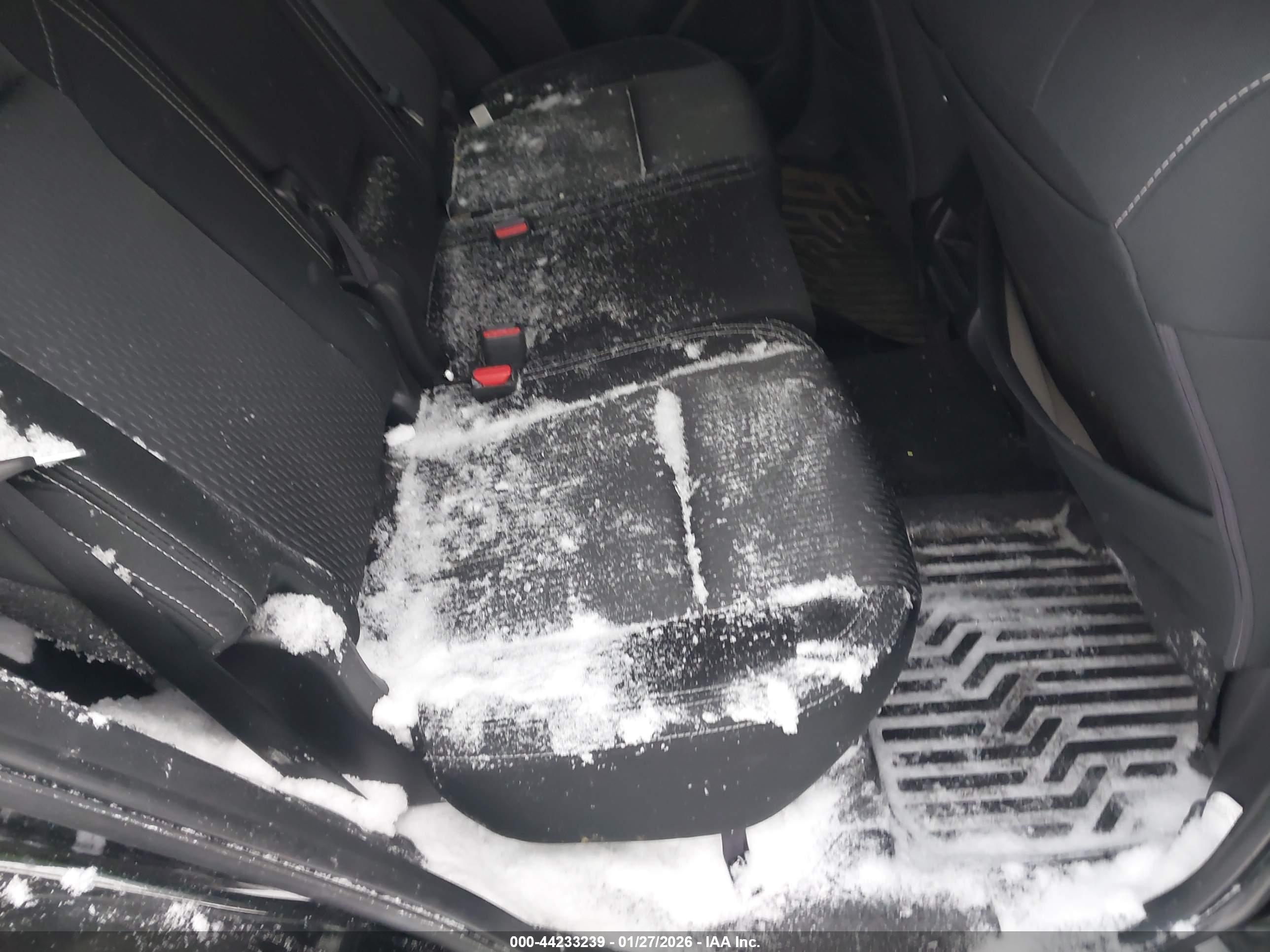 MITSUBISHI OUTLANDER image 8