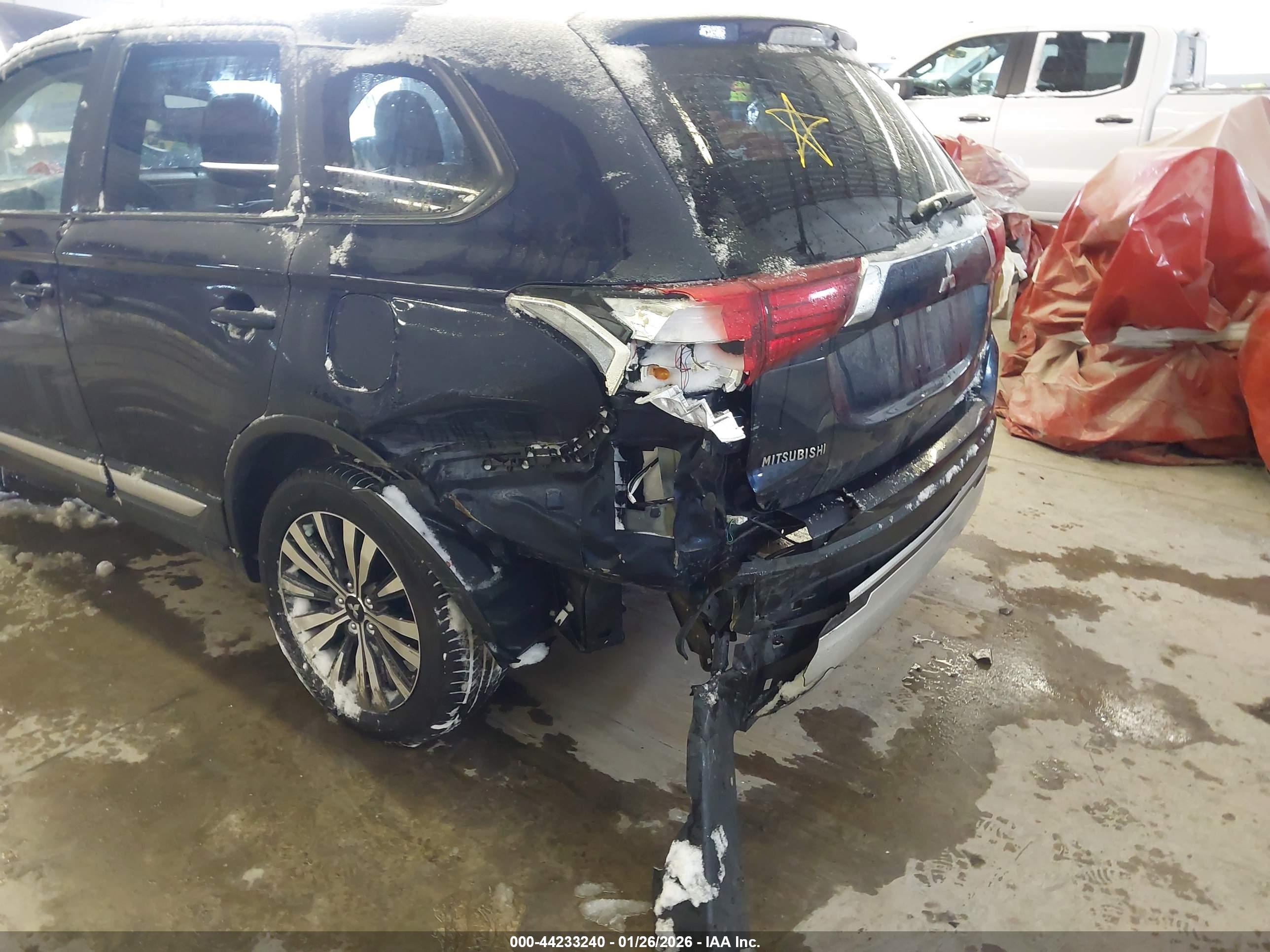 MITSUBISHI OUTLANDER image 6