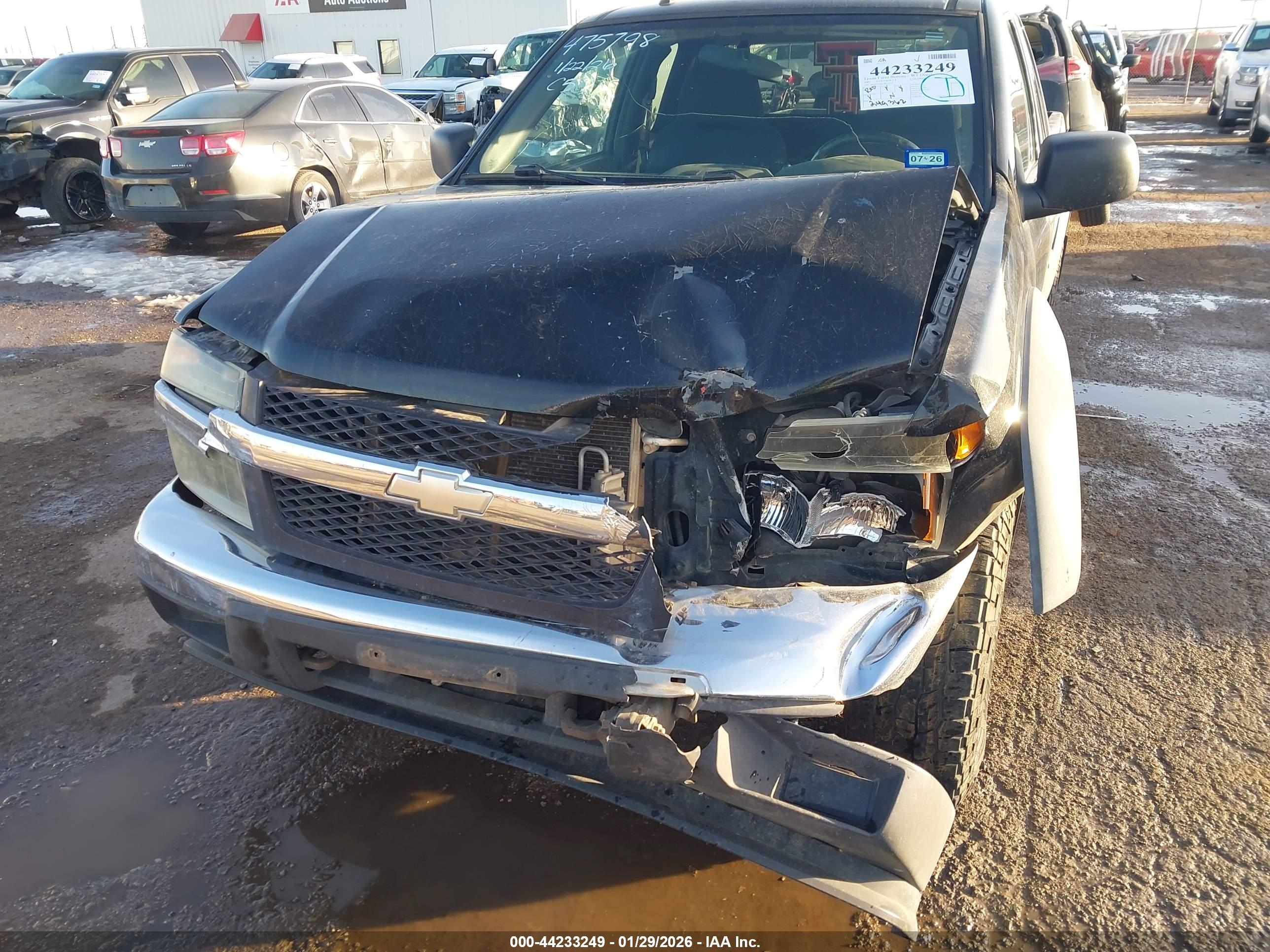 CHEVROLET COLORADO image 6