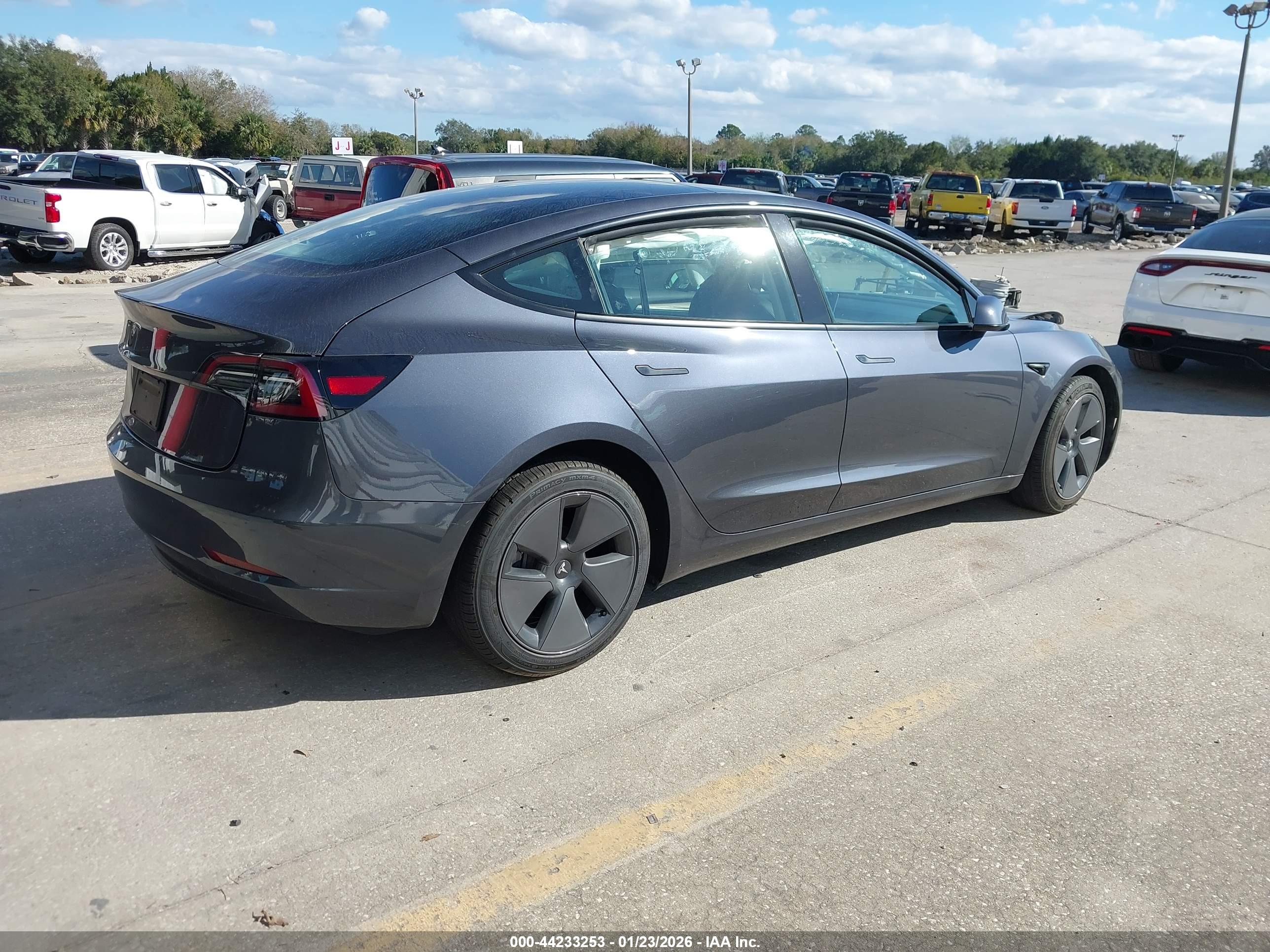TESLA MODEL image 4